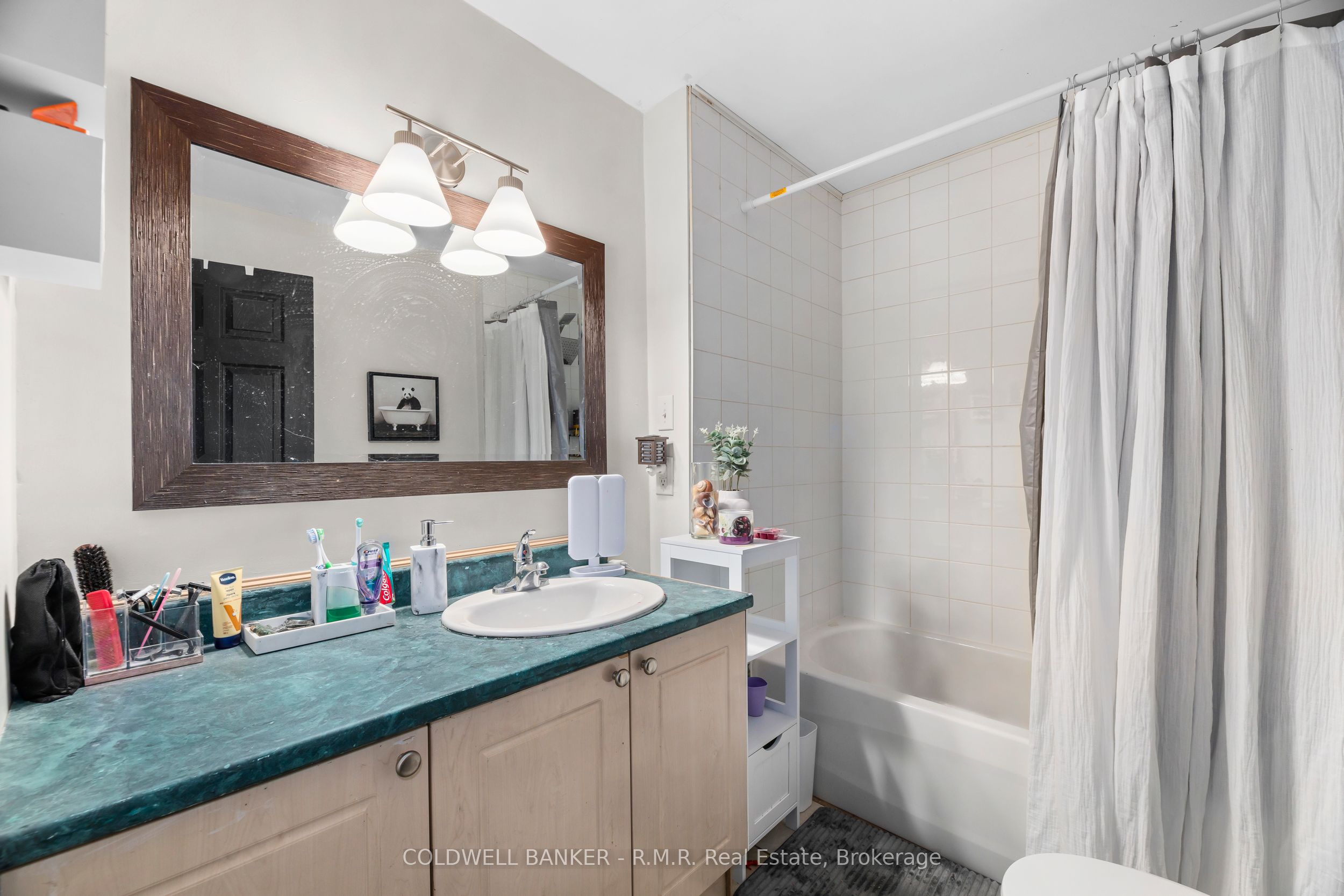 371 John Street Property Photo 12