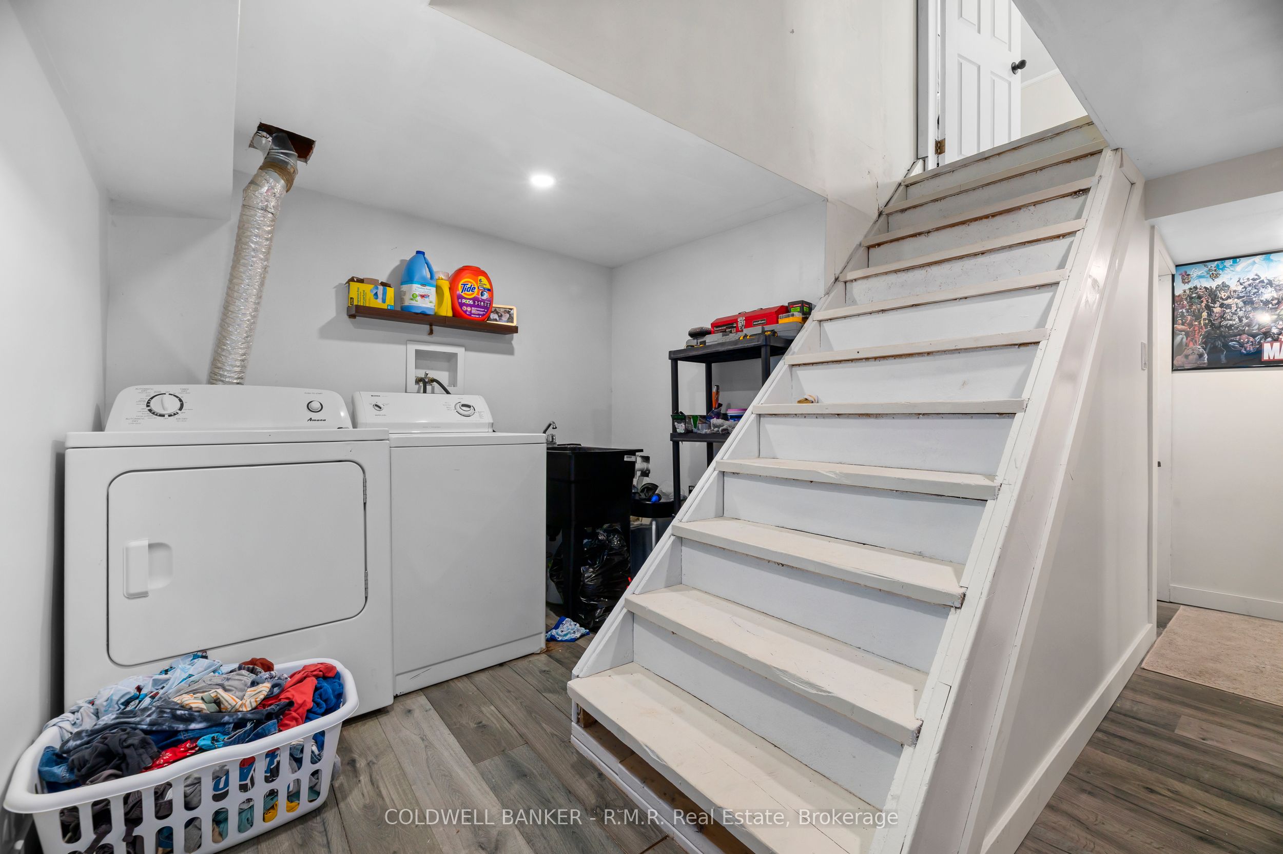 371 John Street Property Photo 13