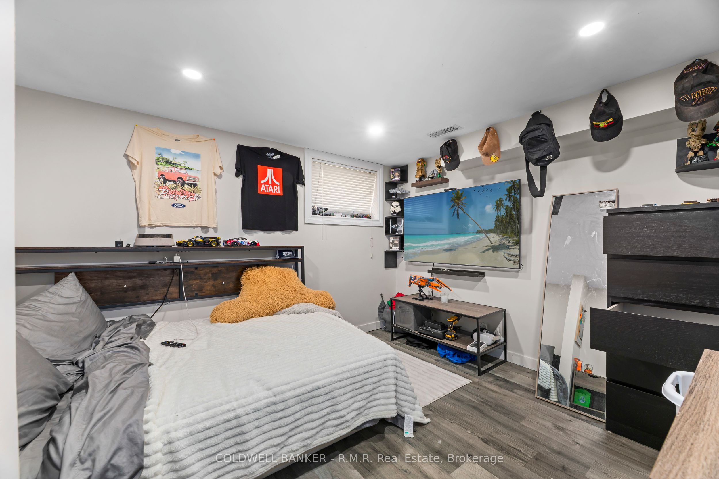 371 John Street Property Photo 14