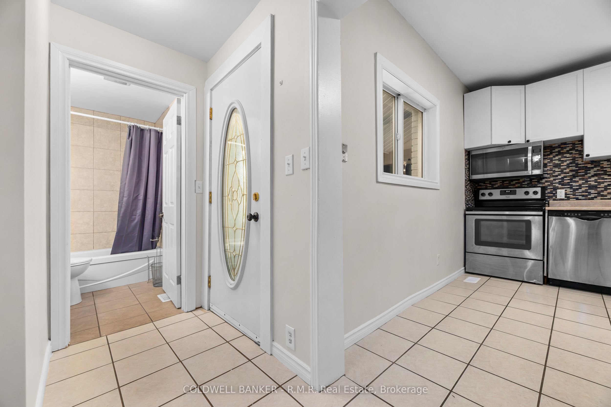 371 John Street Property Photo 16
