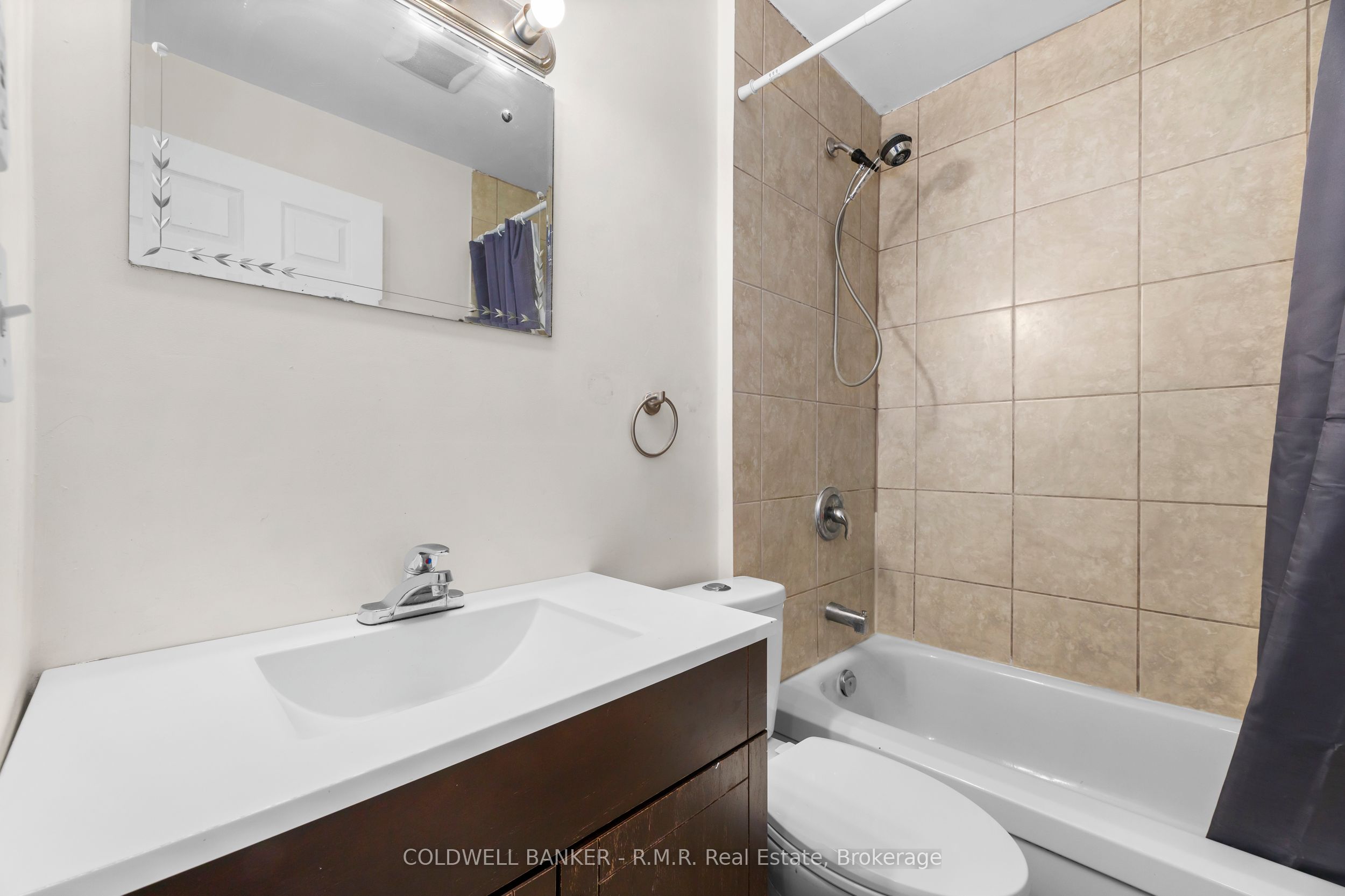 371 John Street Property Photo 17