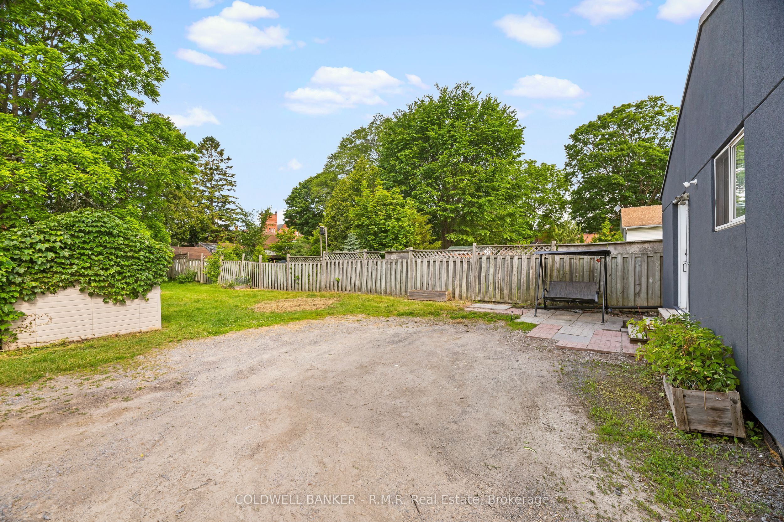371 John Street Property Photo 21