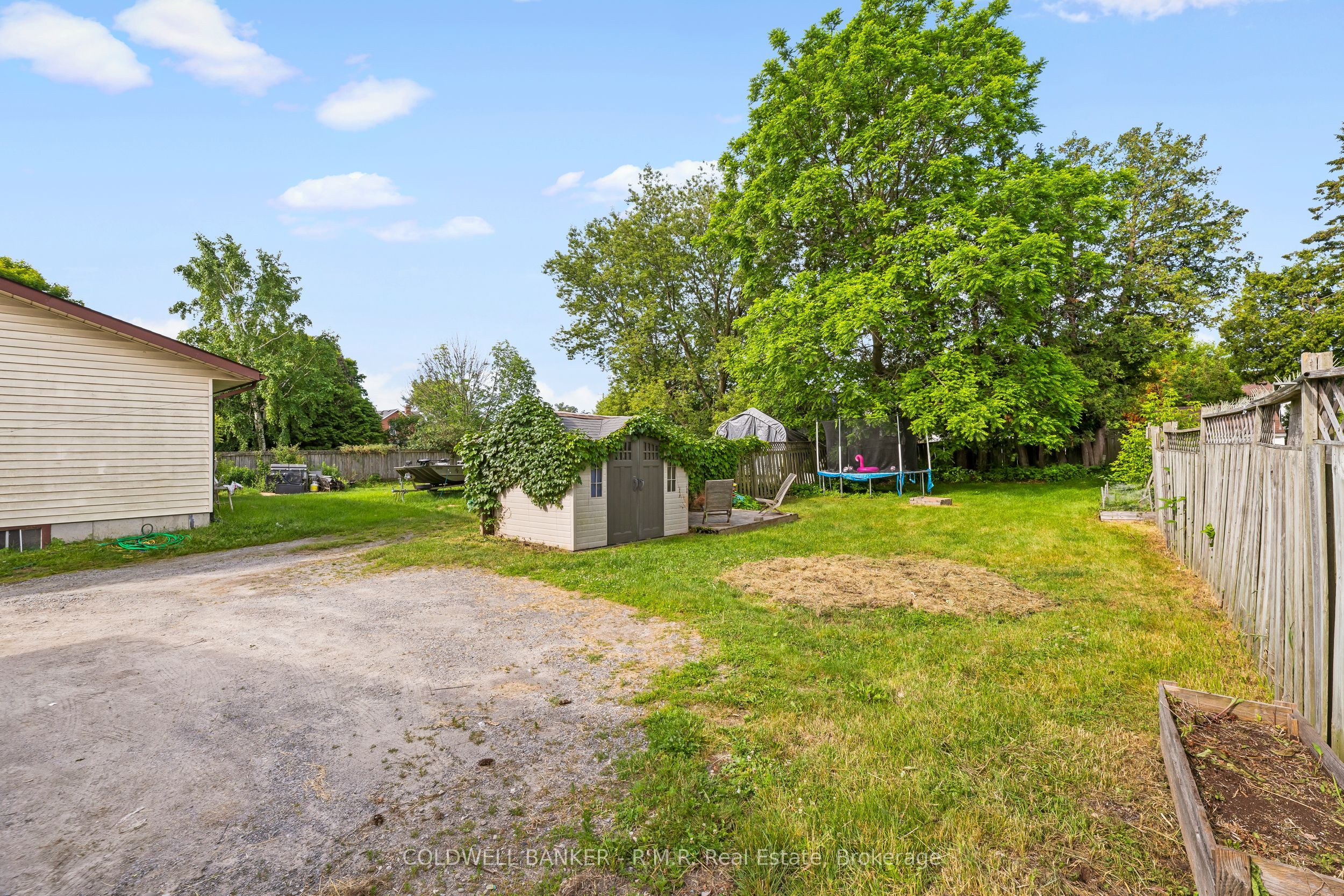 371 John Street Property Photo 23