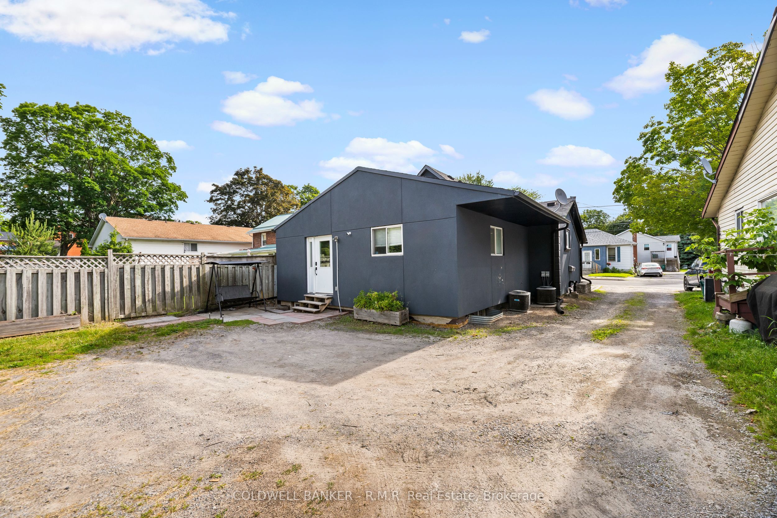 371 John Street Property Photo 24