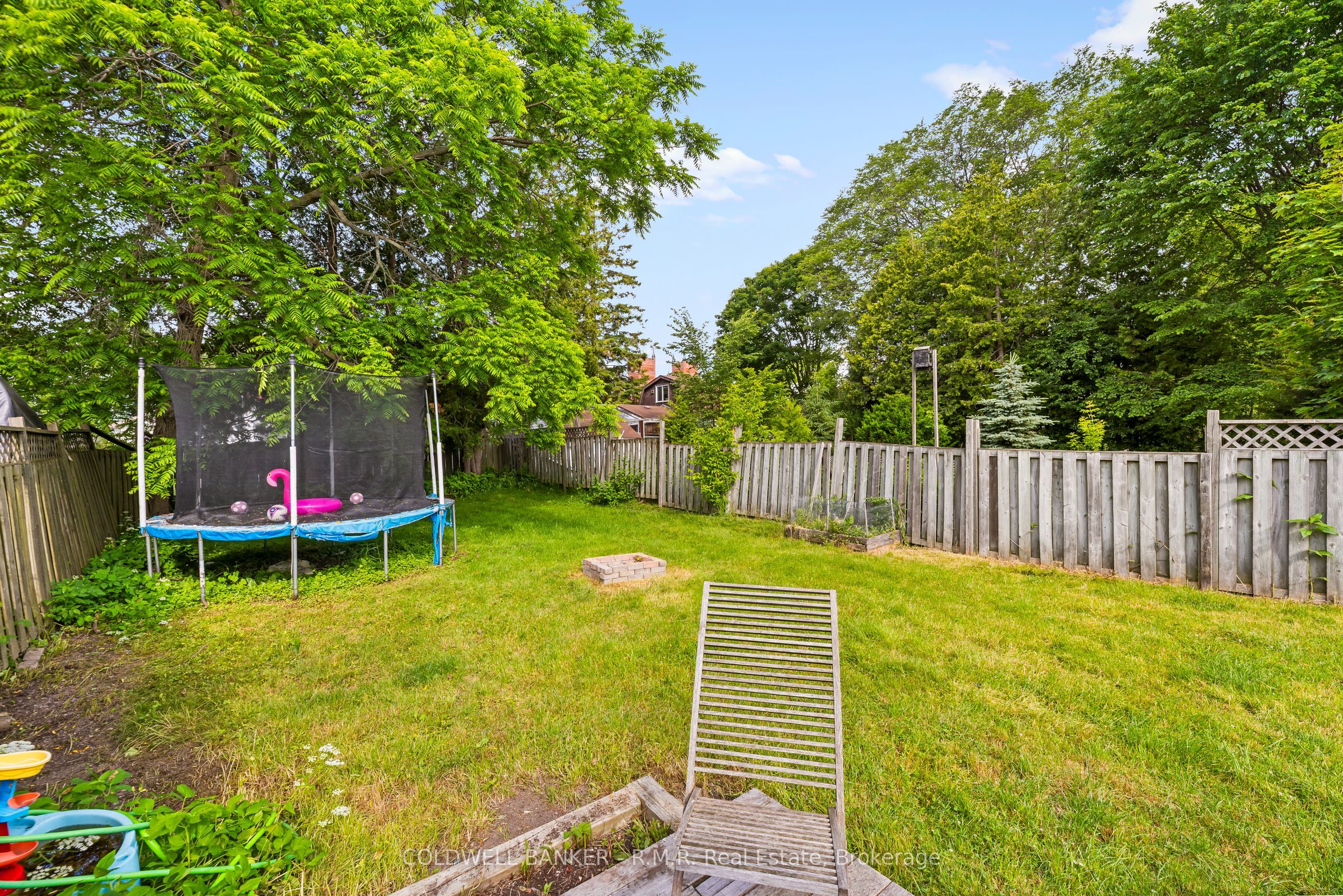 371 John Street Property Photo 25