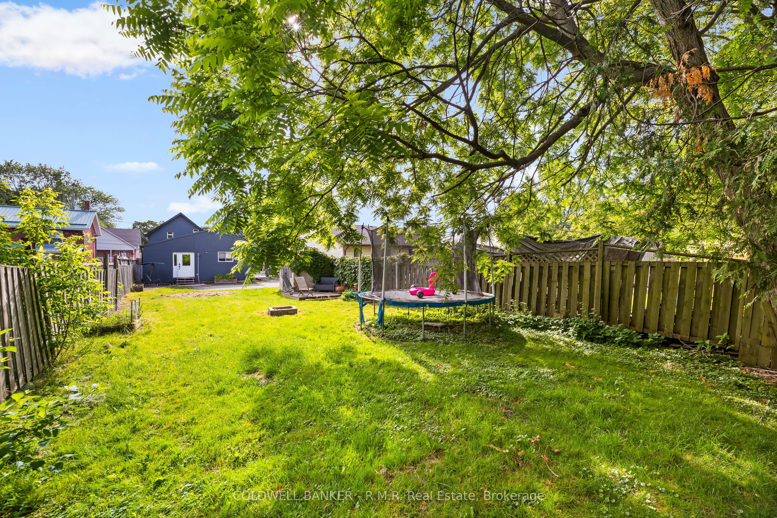 371 John Street Property Photo 26
