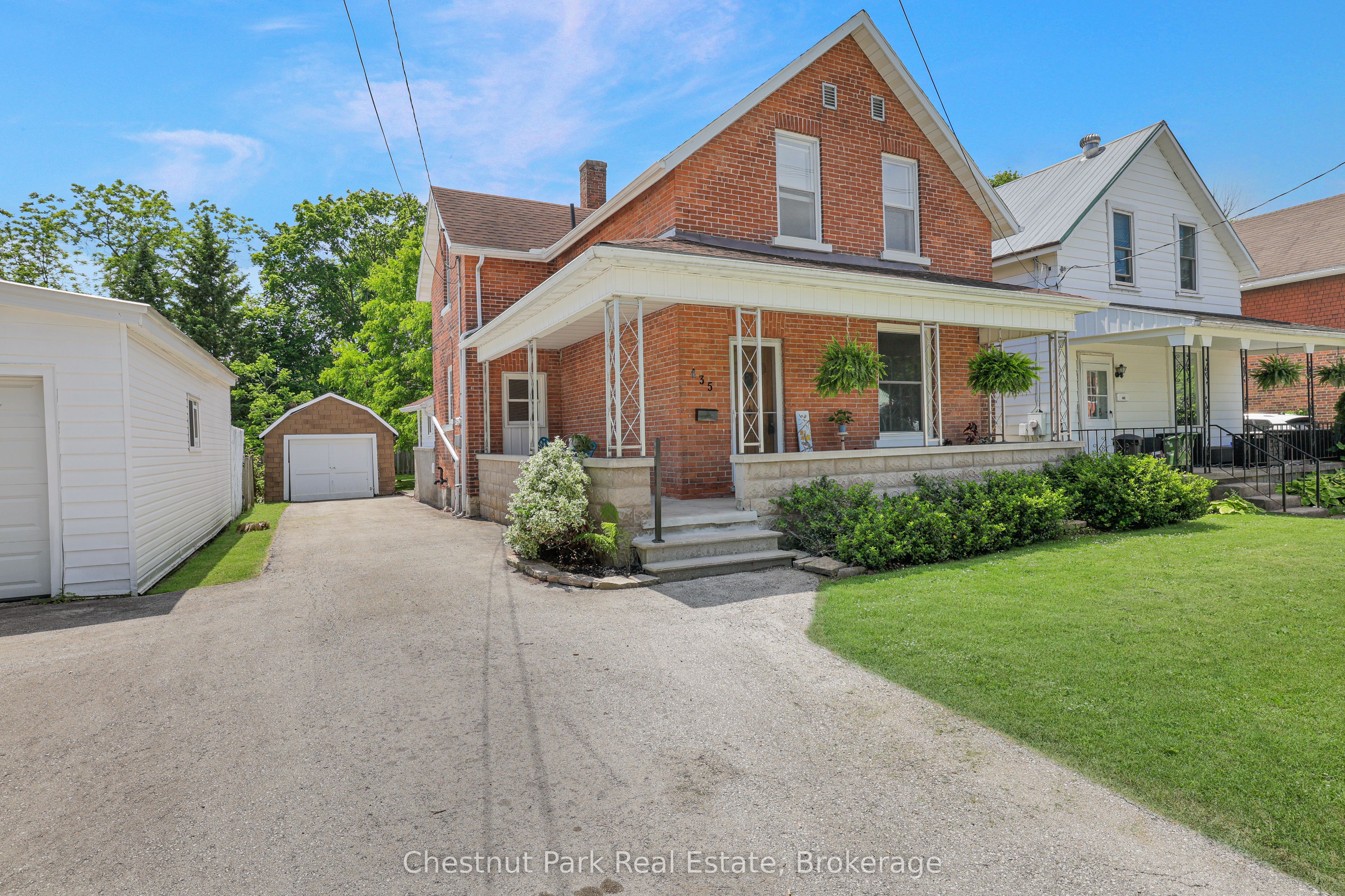 435 13th Street W Property Photo 1