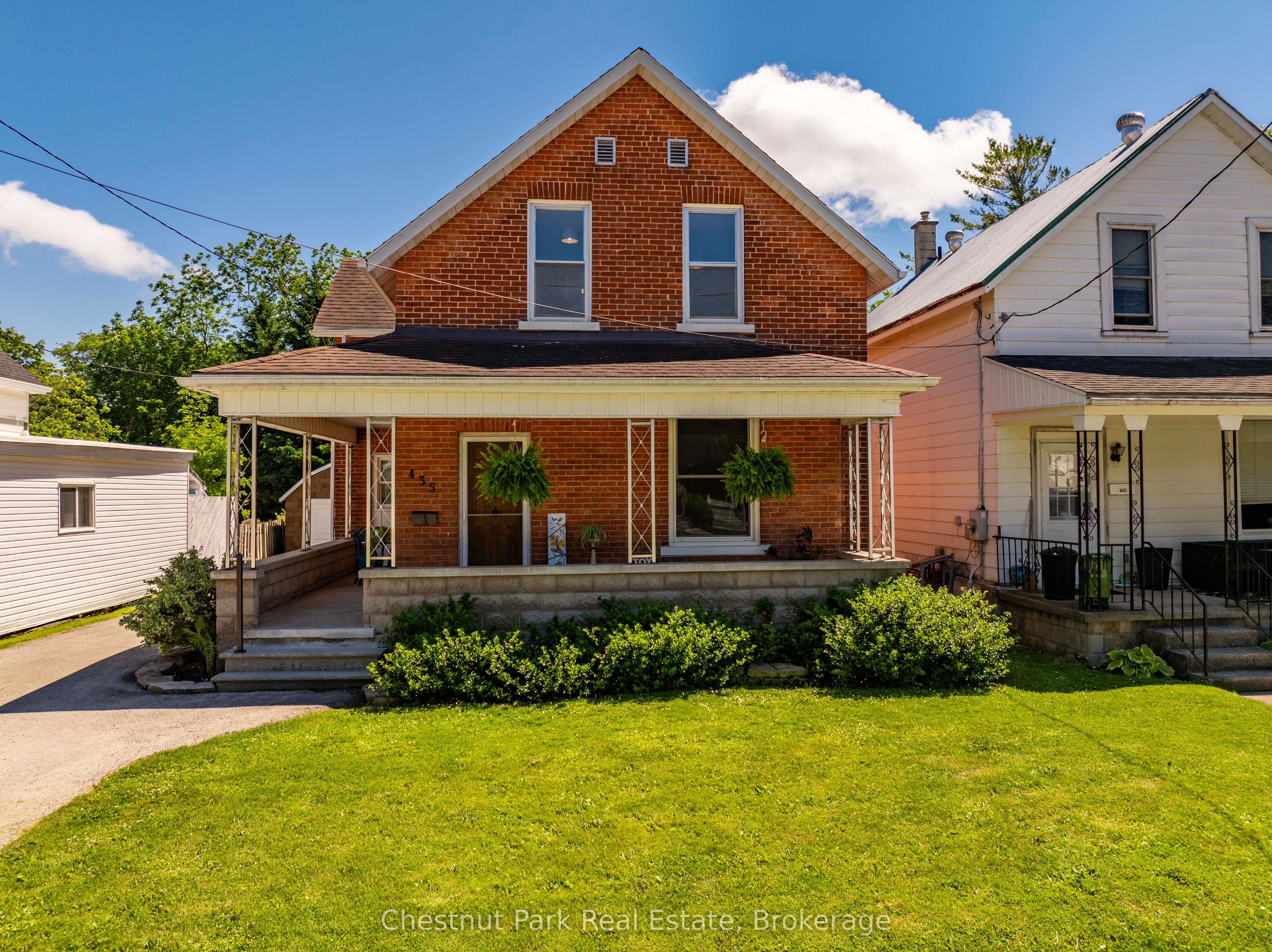 435 13th Street W Property Photo 1