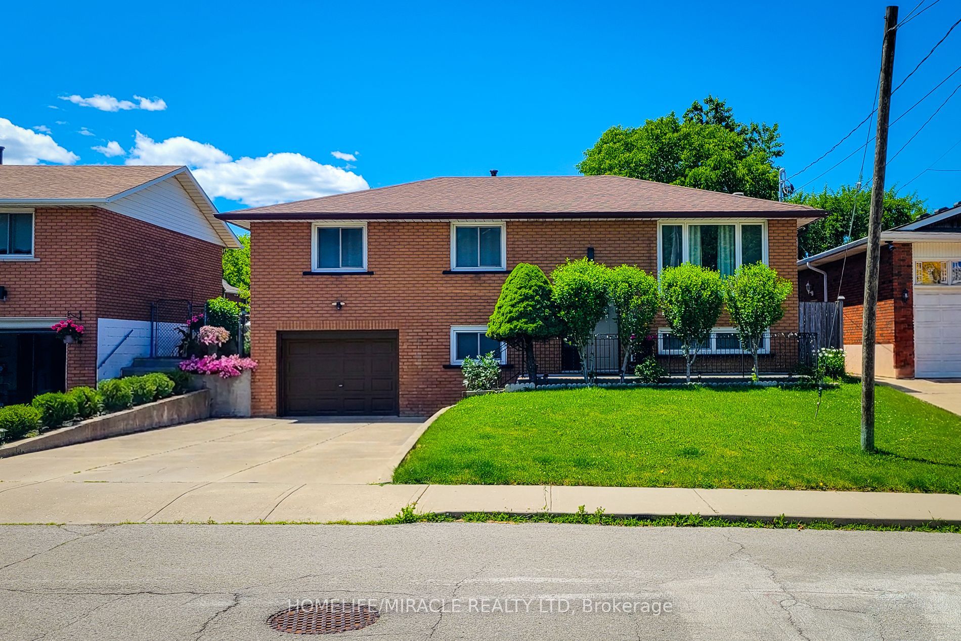 12 Maitland Avenue E Property Photo 1