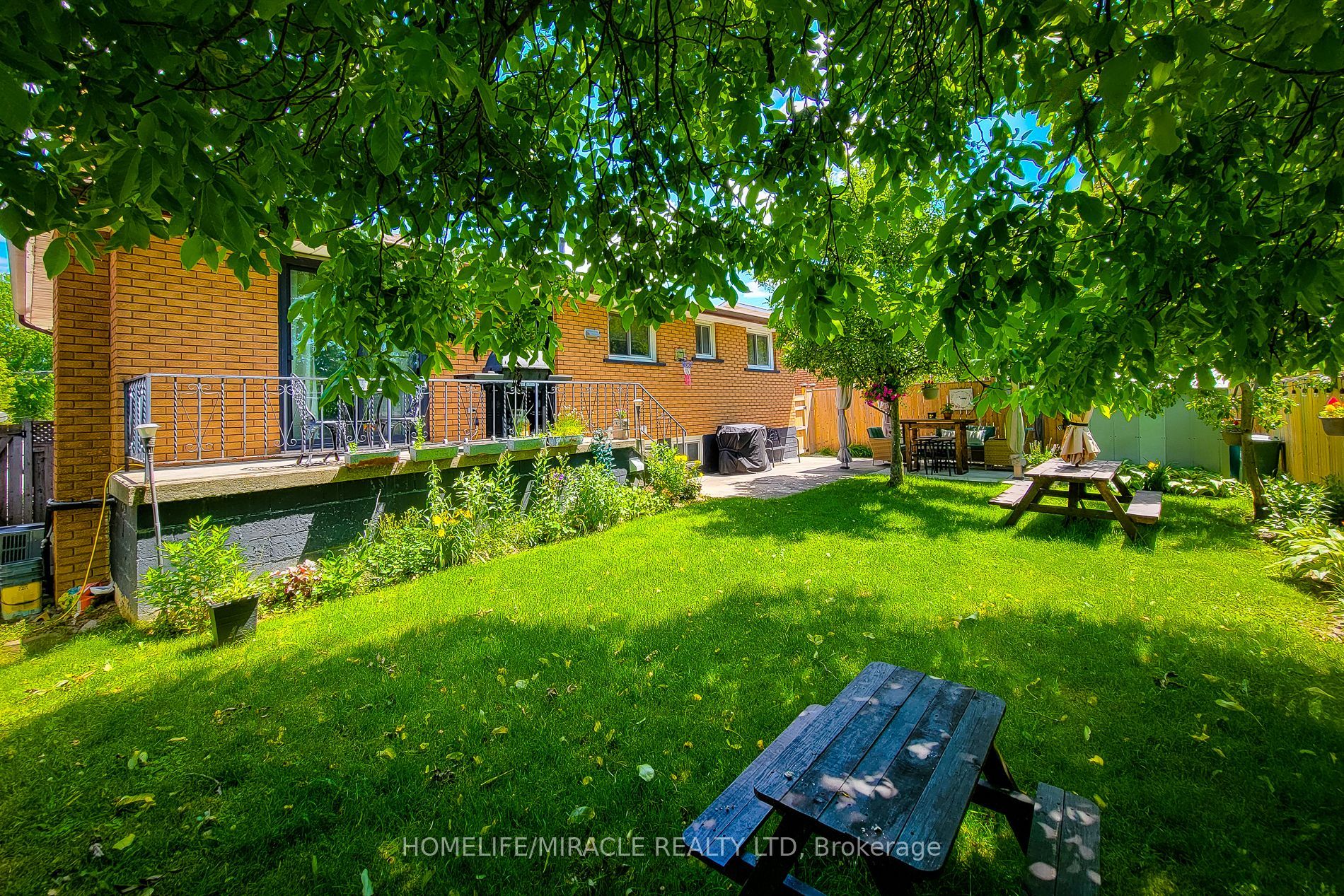 12 Maitland Avenue E Property Photo 5