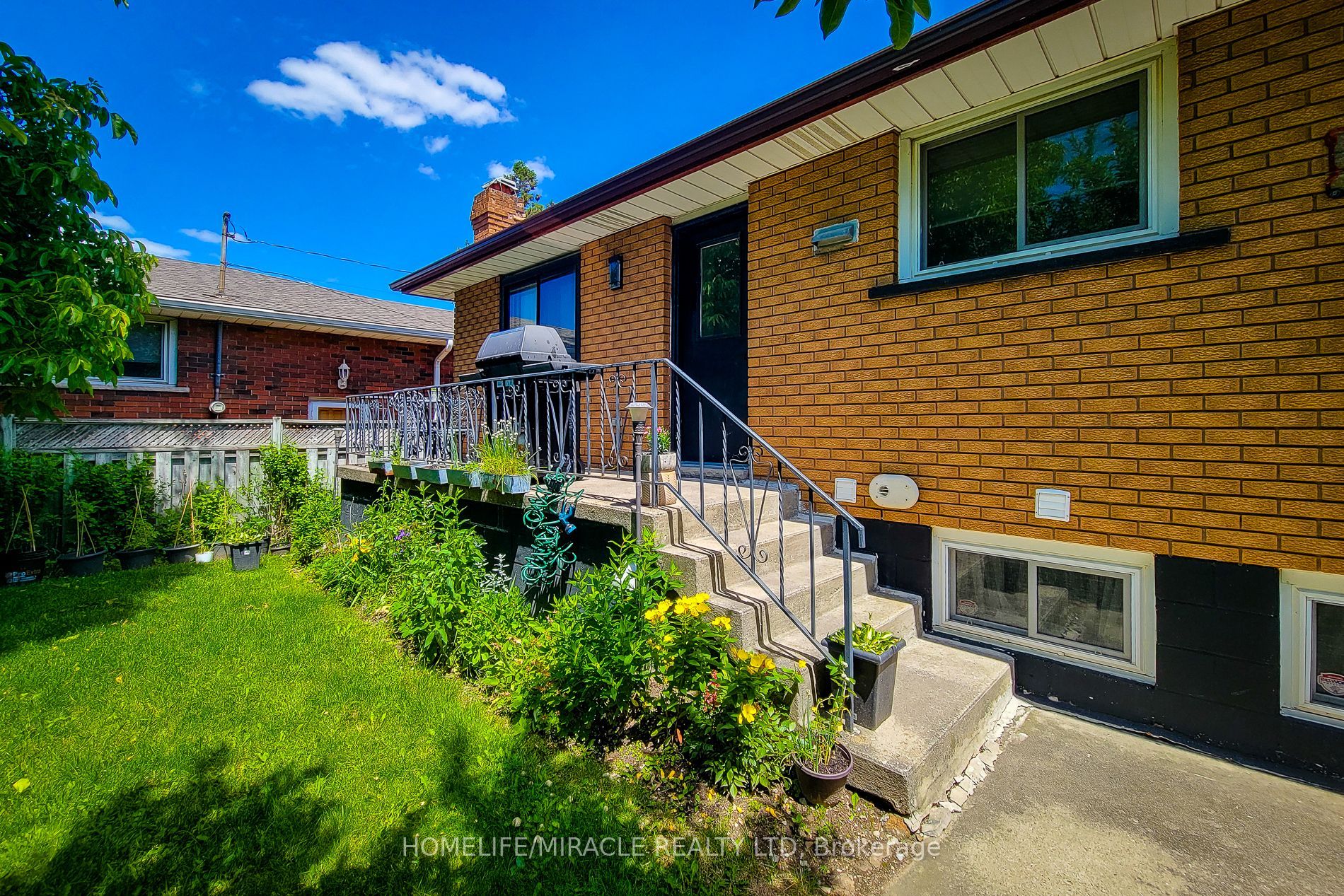 12 Maitland Avenue E Property Photo 6