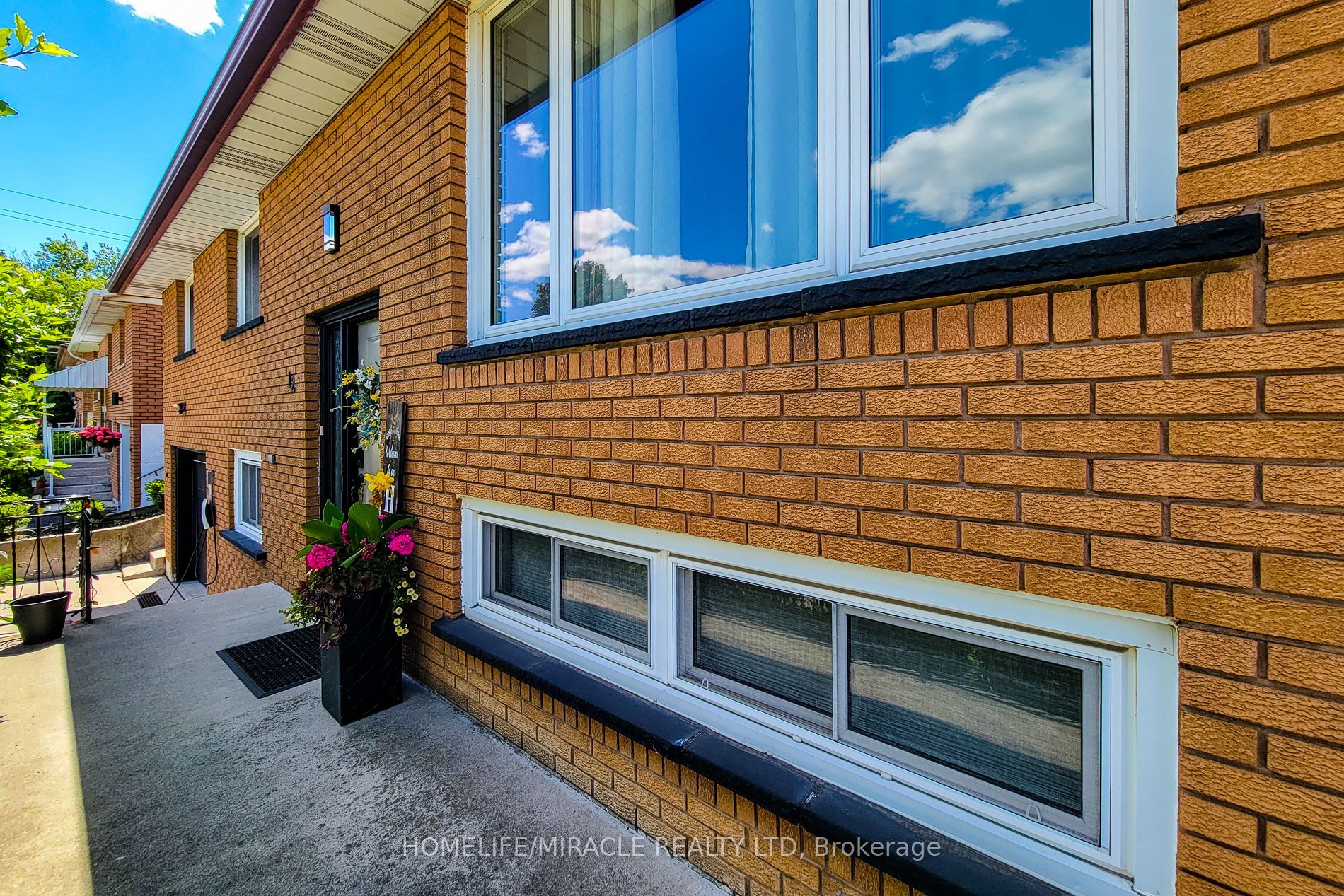 12 Maitland Avenue E Property Photo 10