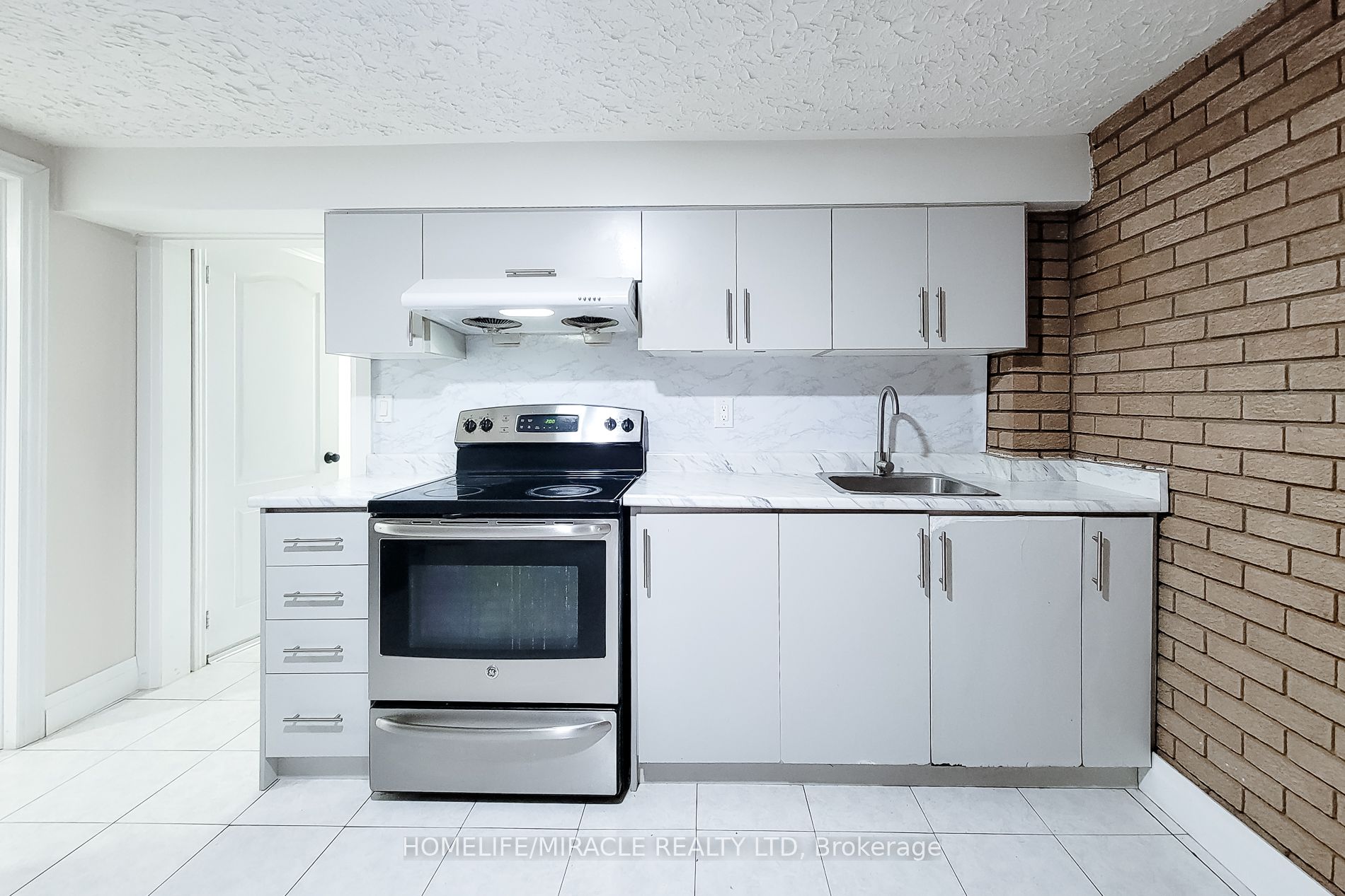 12 Maitland Avenue E Property Photo 37