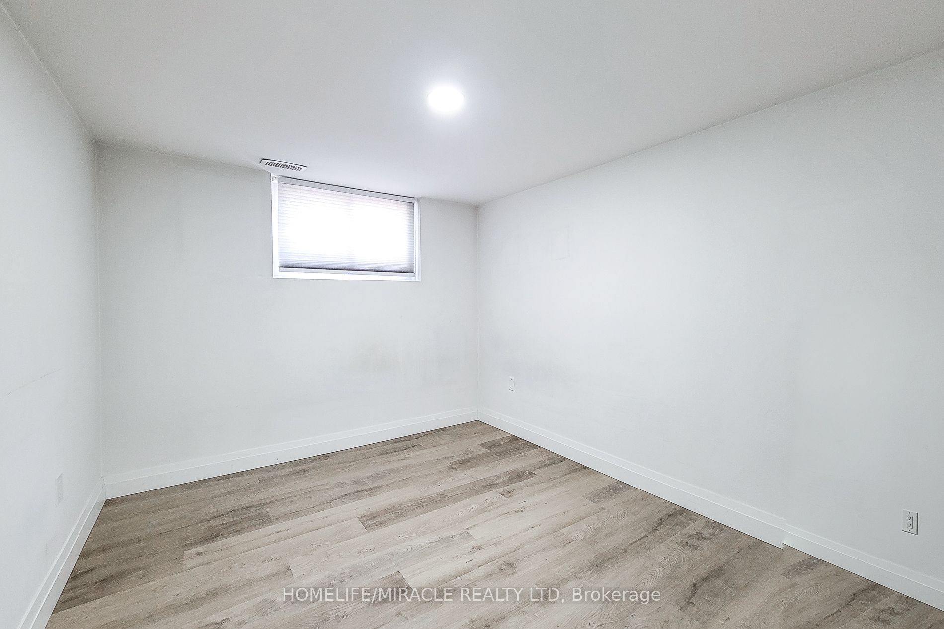 12 Maitland Avenue E Property Photo 44