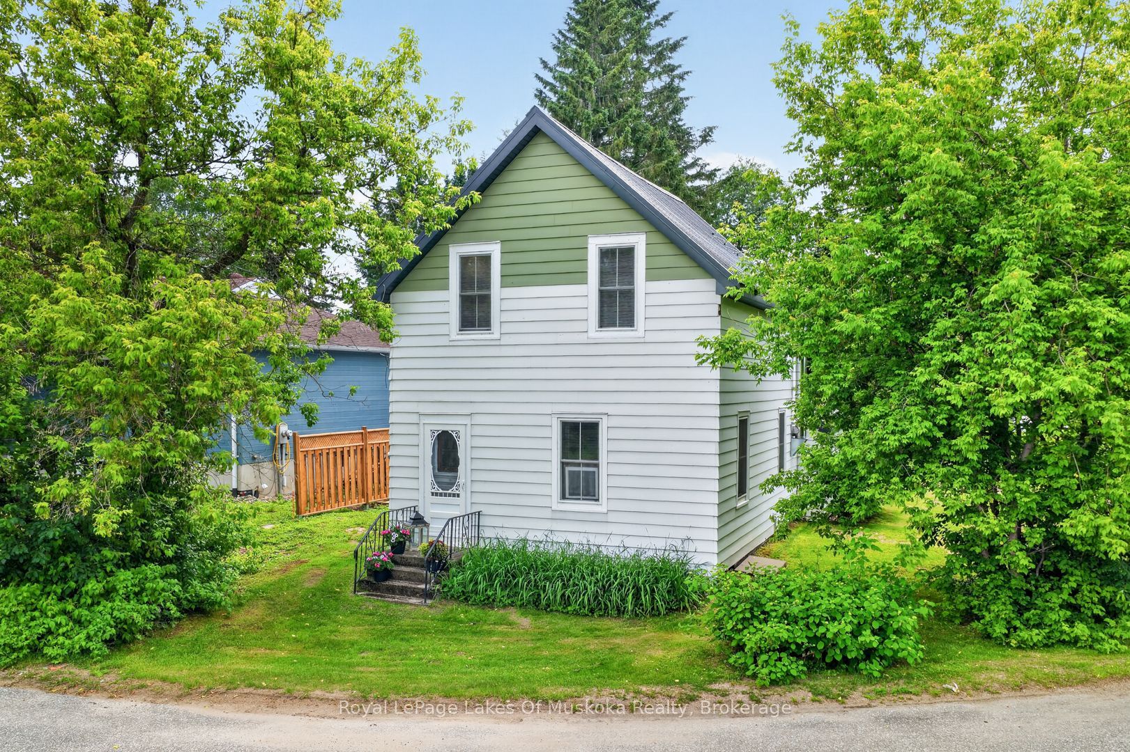 21 Lakeview Avenue W Property Photo 33