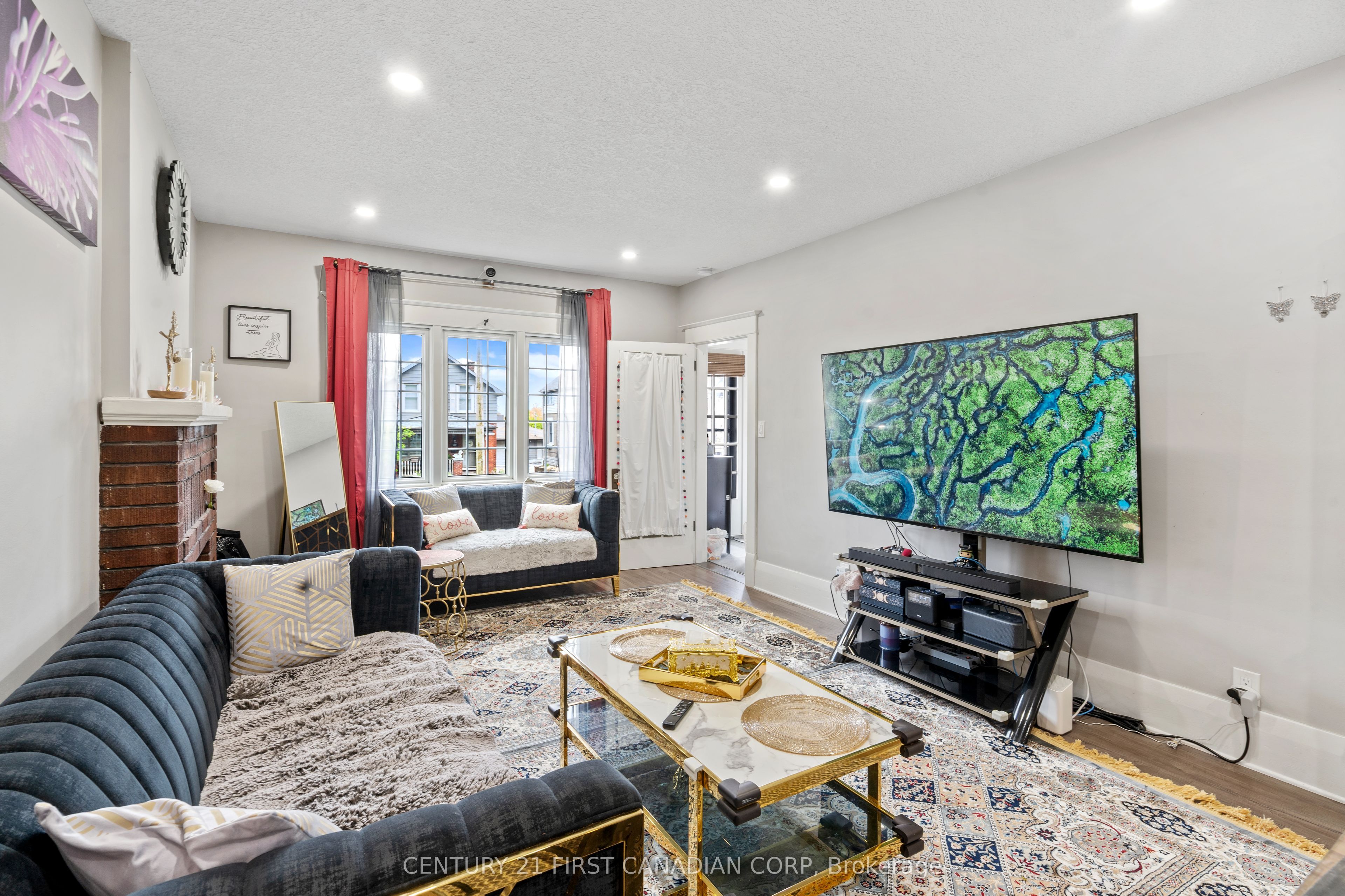 594 Highbury Avenue N Property Photo 7