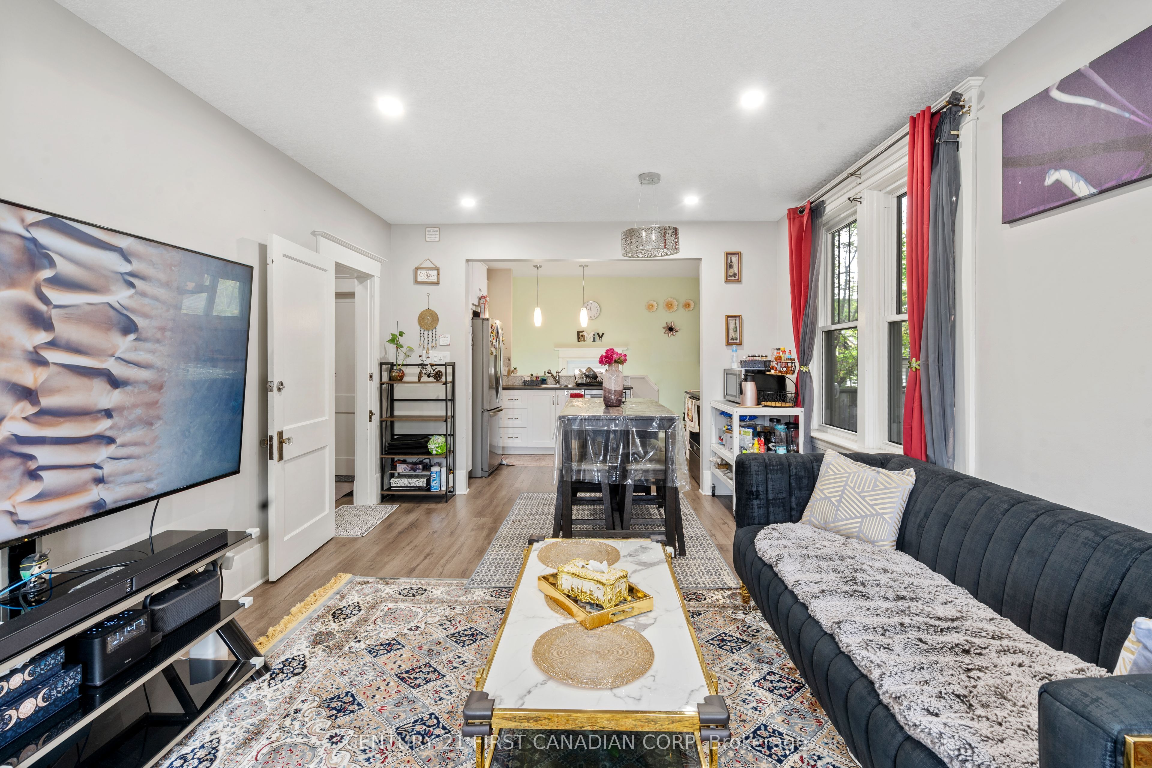 594 Highbury Avenue N Property Photo 8