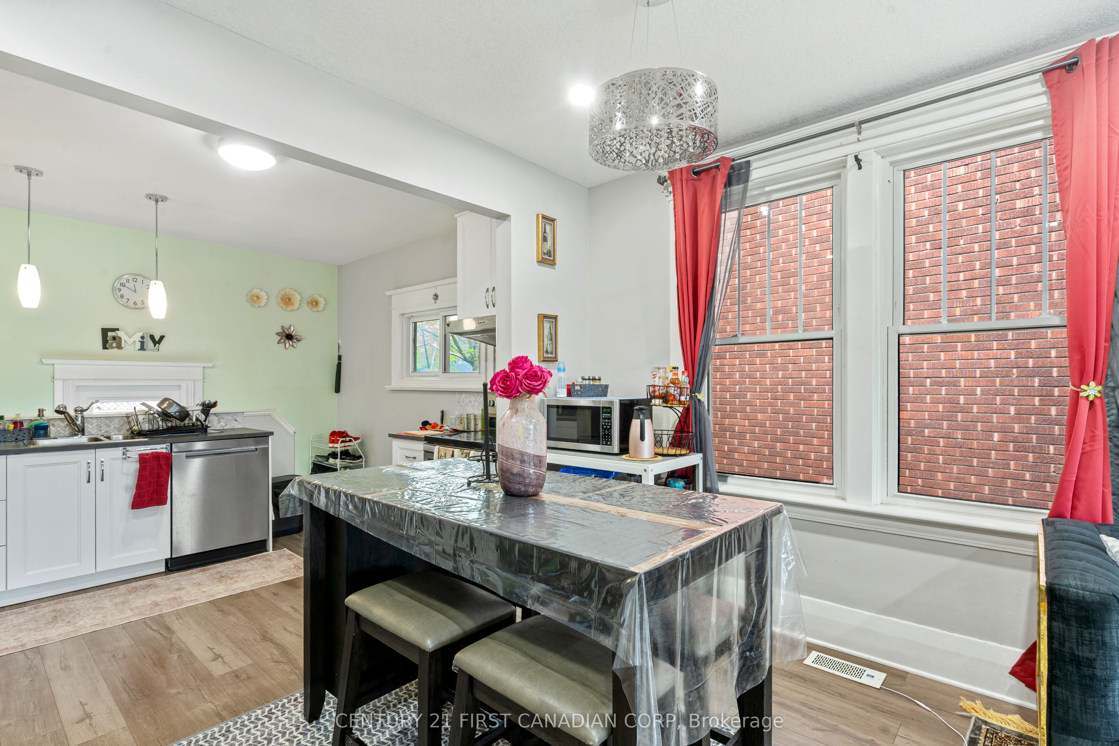 594 Highbury Avenue N Property Photo 9