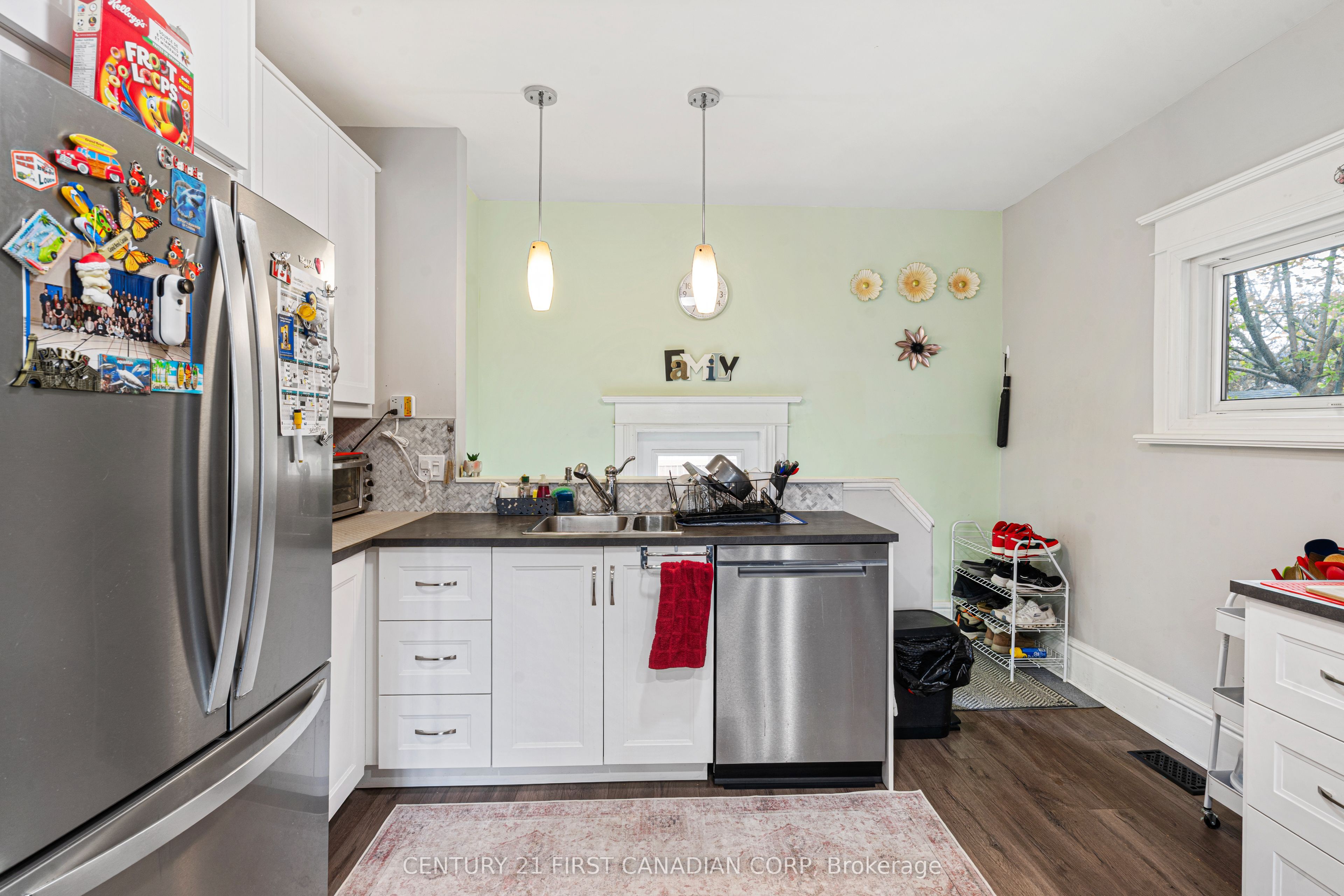594 Highbury Avenue N Property Photo 10
