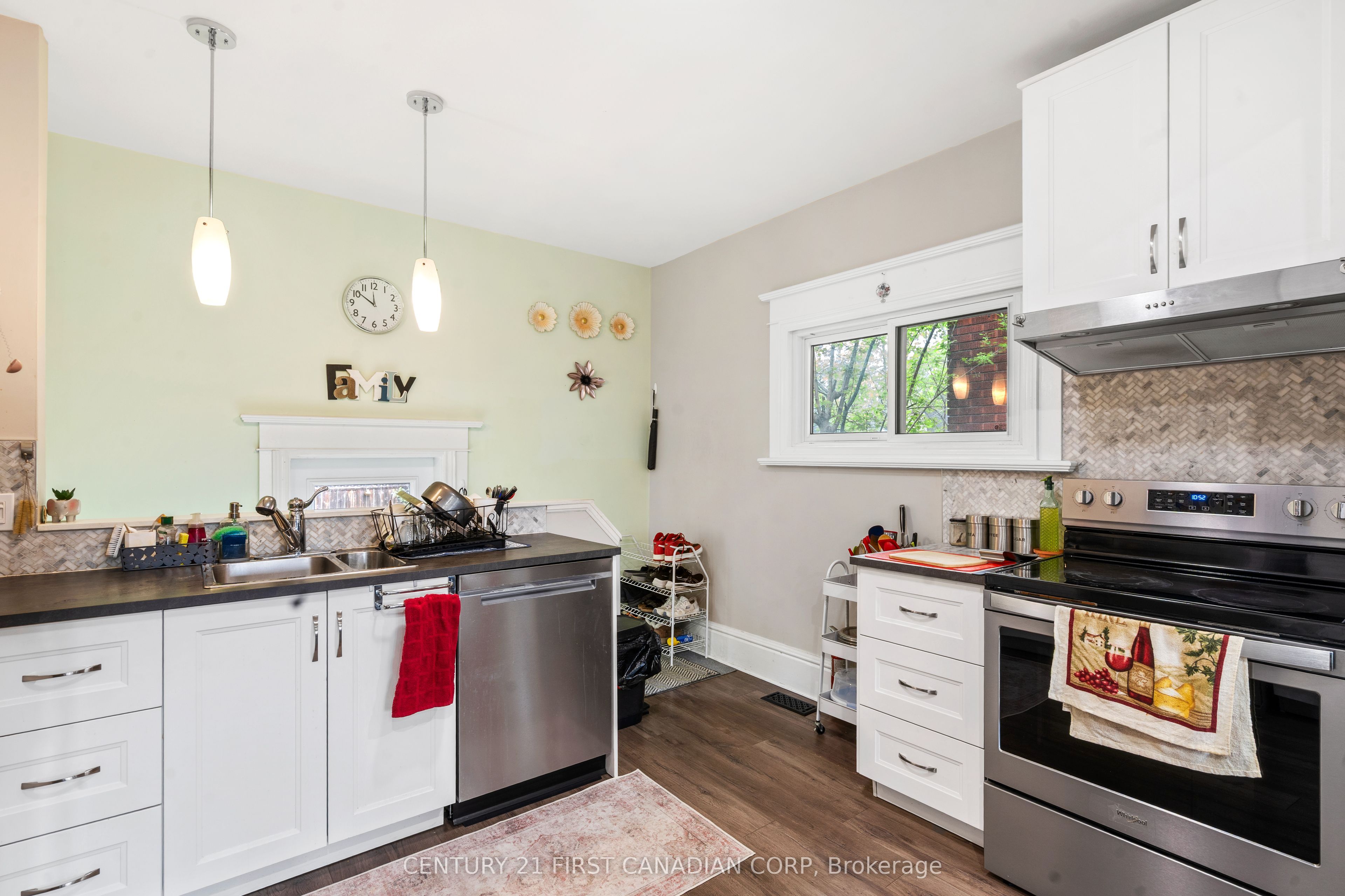 594 Highbury Avenue N Property Photo 11
