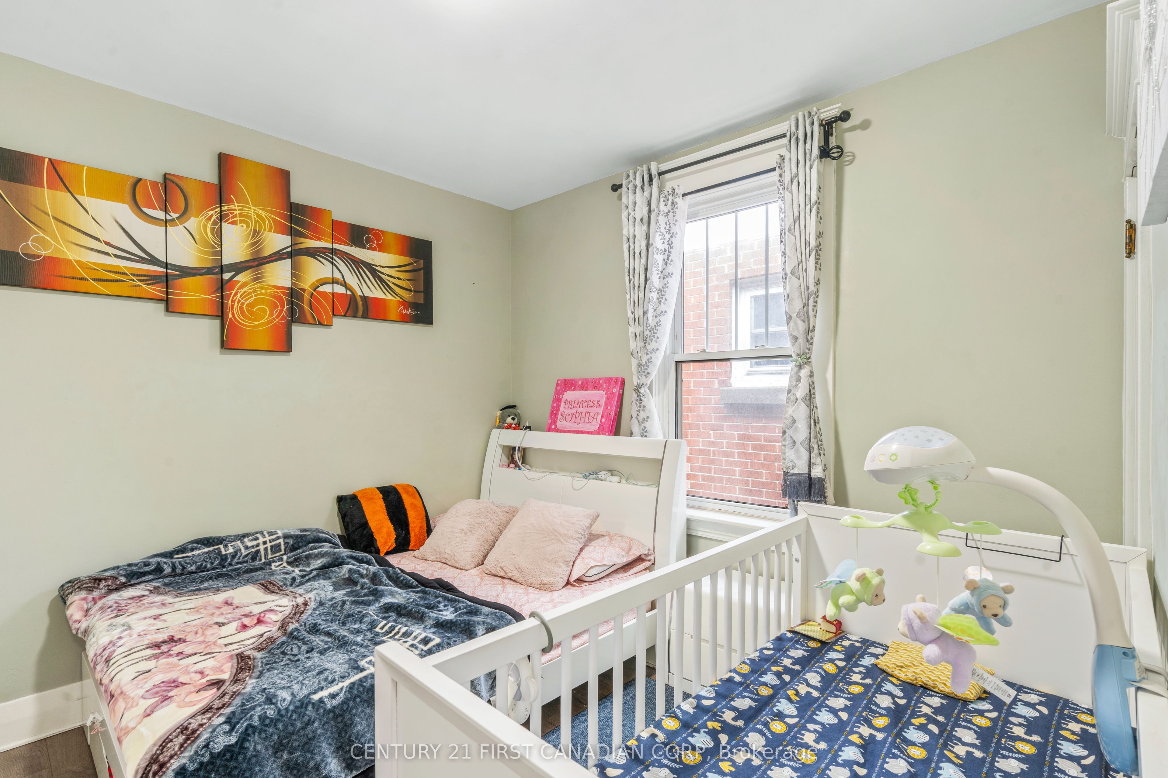 594 Highbury Avenue N Property Photo 16