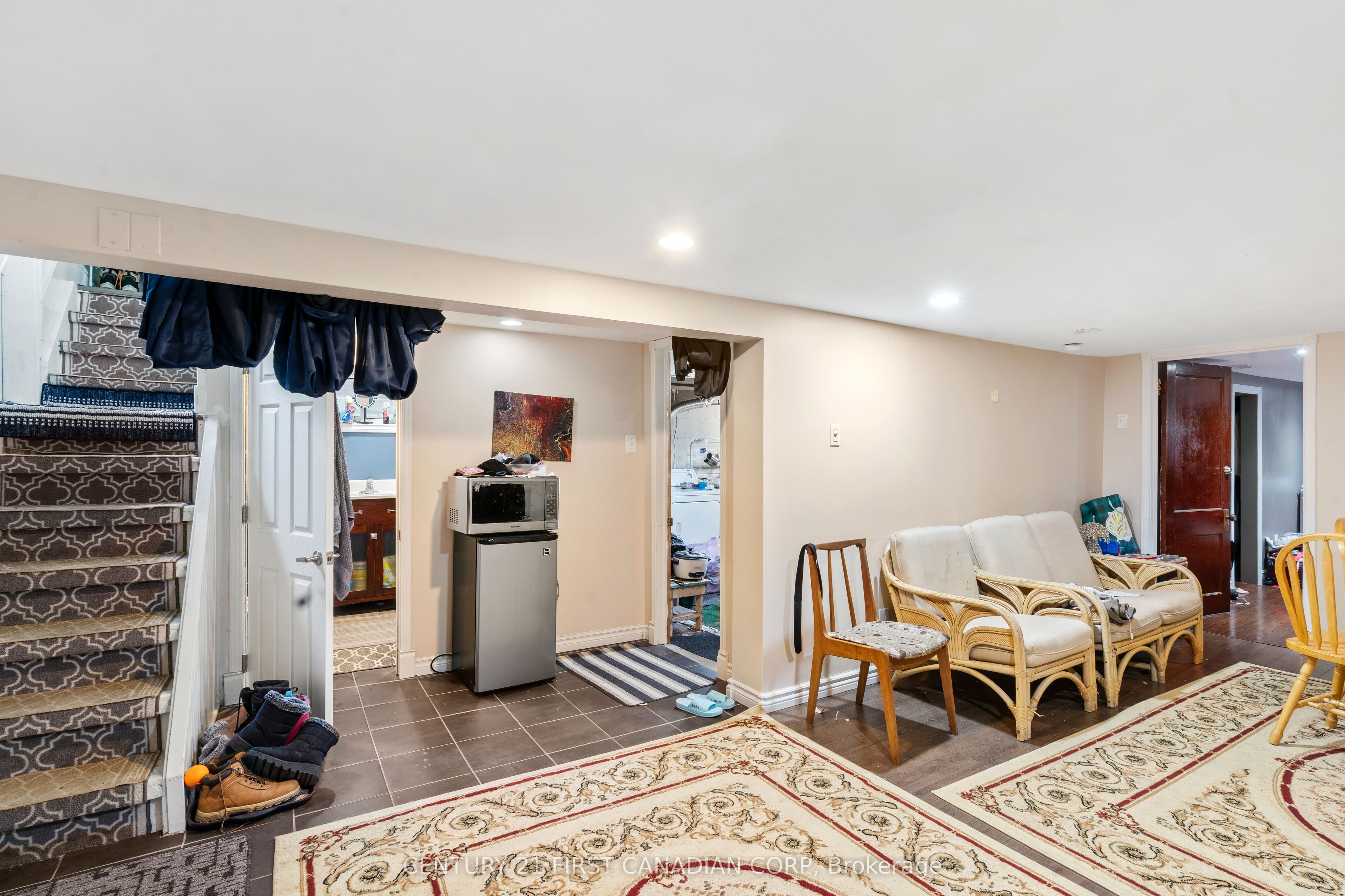 594 Highbury Avenue N Property Photo 22