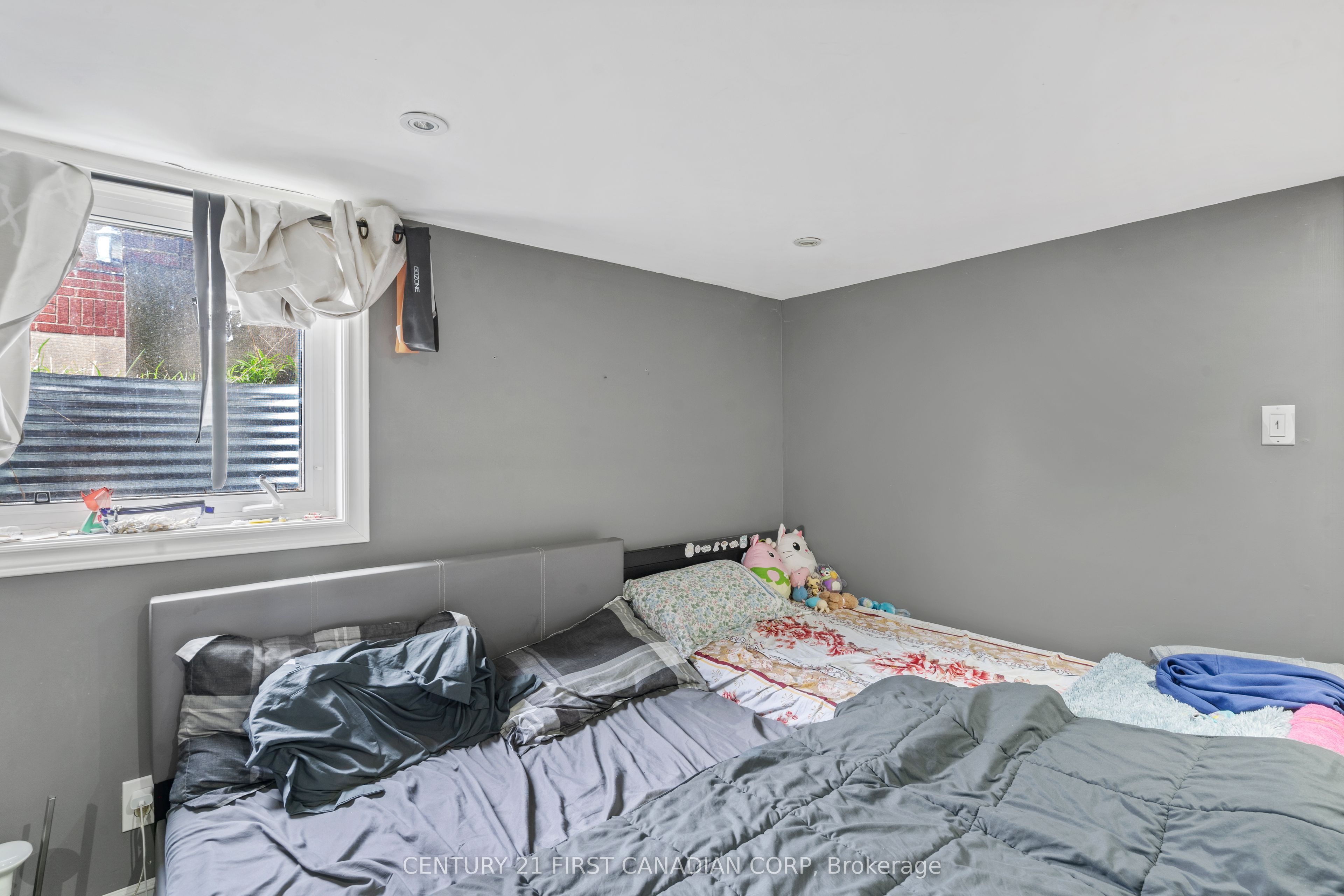 594 Highbury Avenue N Property Photo 24