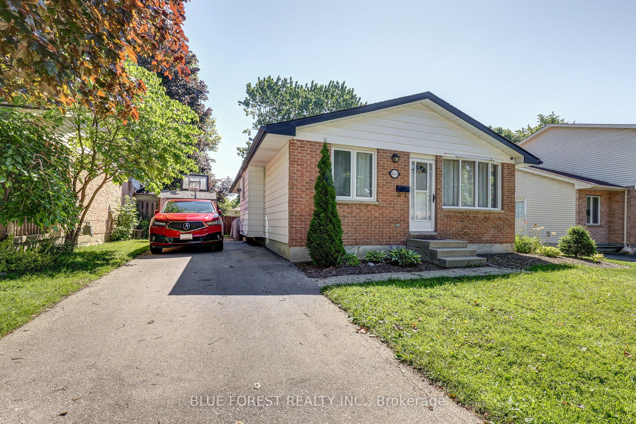 1674 ALDERSBROOK Road Property Photo 1