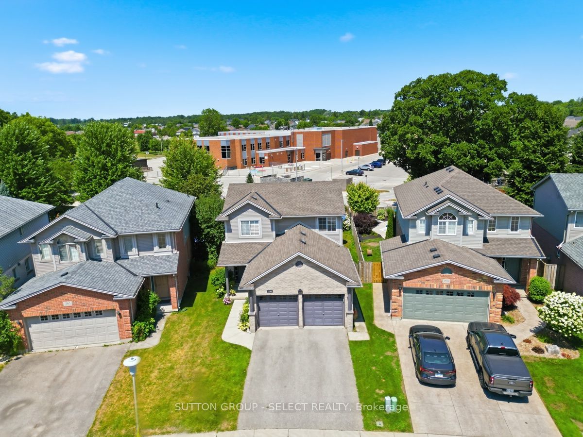 1789 Devos Drive Property Photo 4