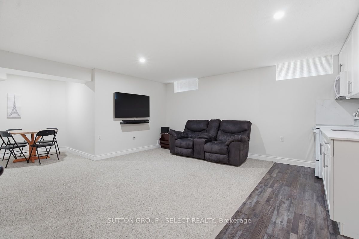 1789 Devos Drive Property Photo 29