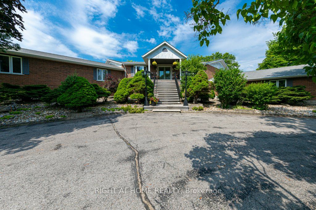 550 Queen Street E Property Photo 5