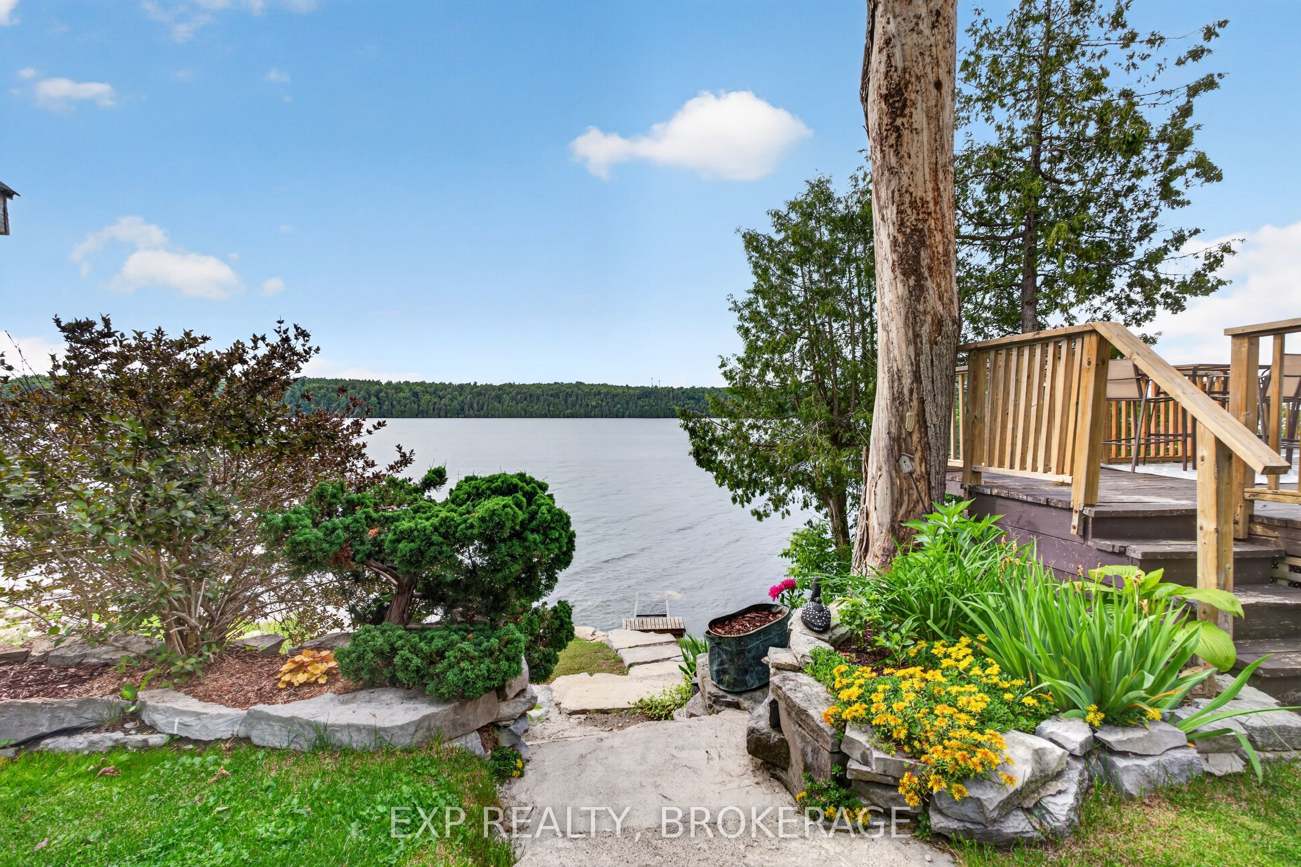 1048 Lark Lane Property Photo 3