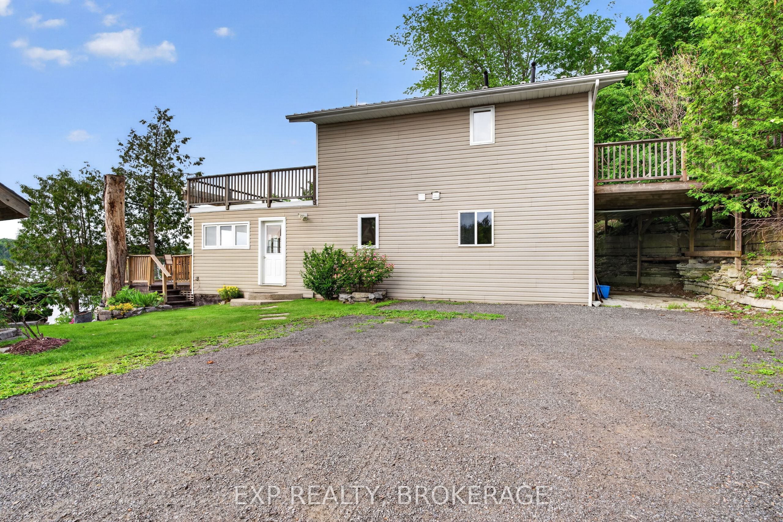 1048 Lark Lane Property Photo 6