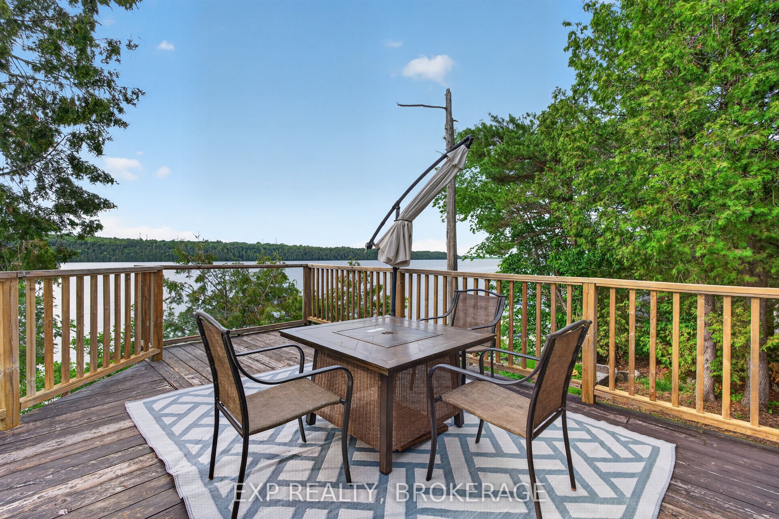 1048 Lark Lane Property Photo 8