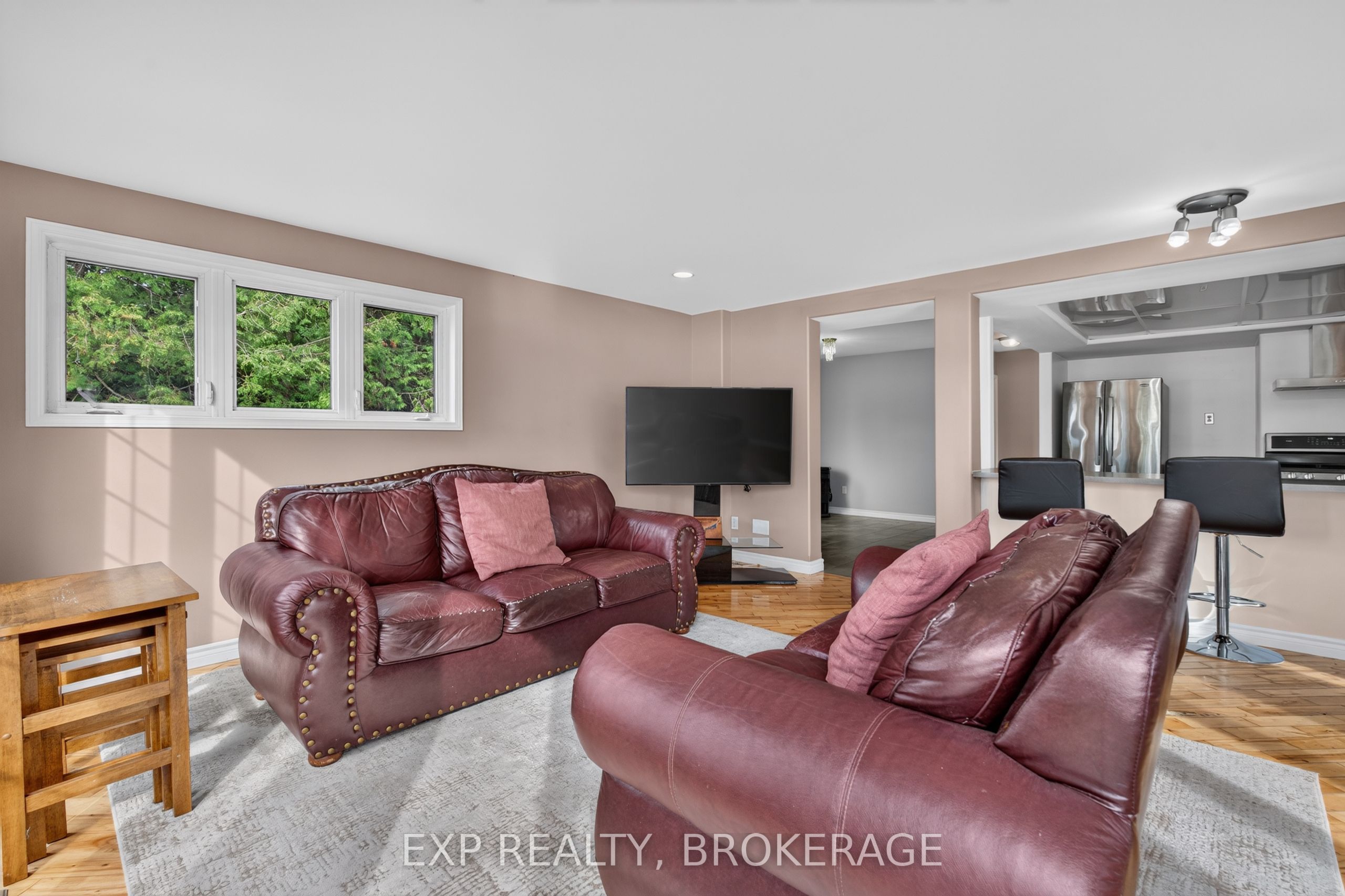 1048 Lark Lane Property Photo 11