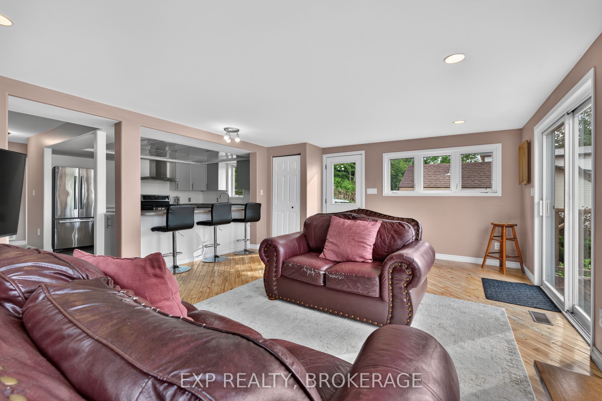 1048 Lark Lane Property Photo 13