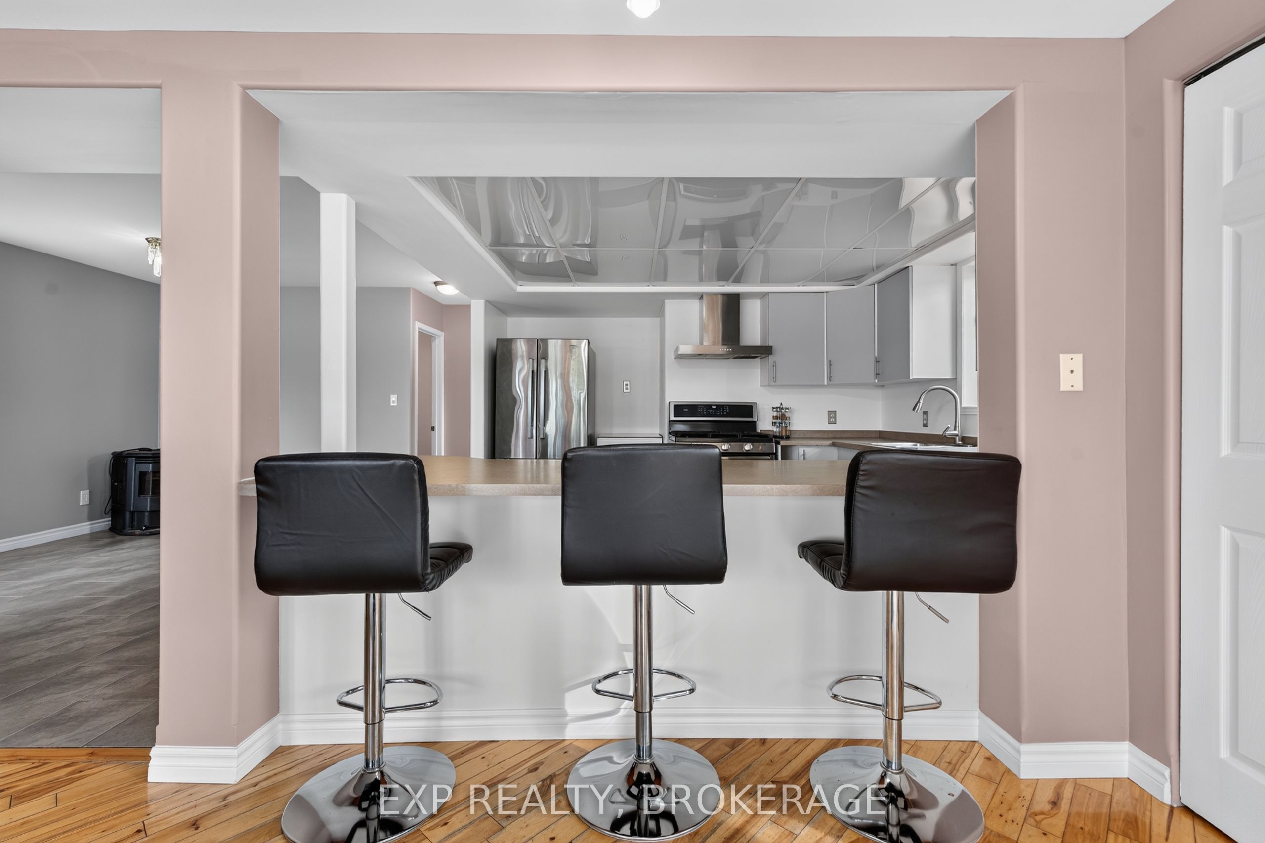 1048 Lark Lane Property Photo 14