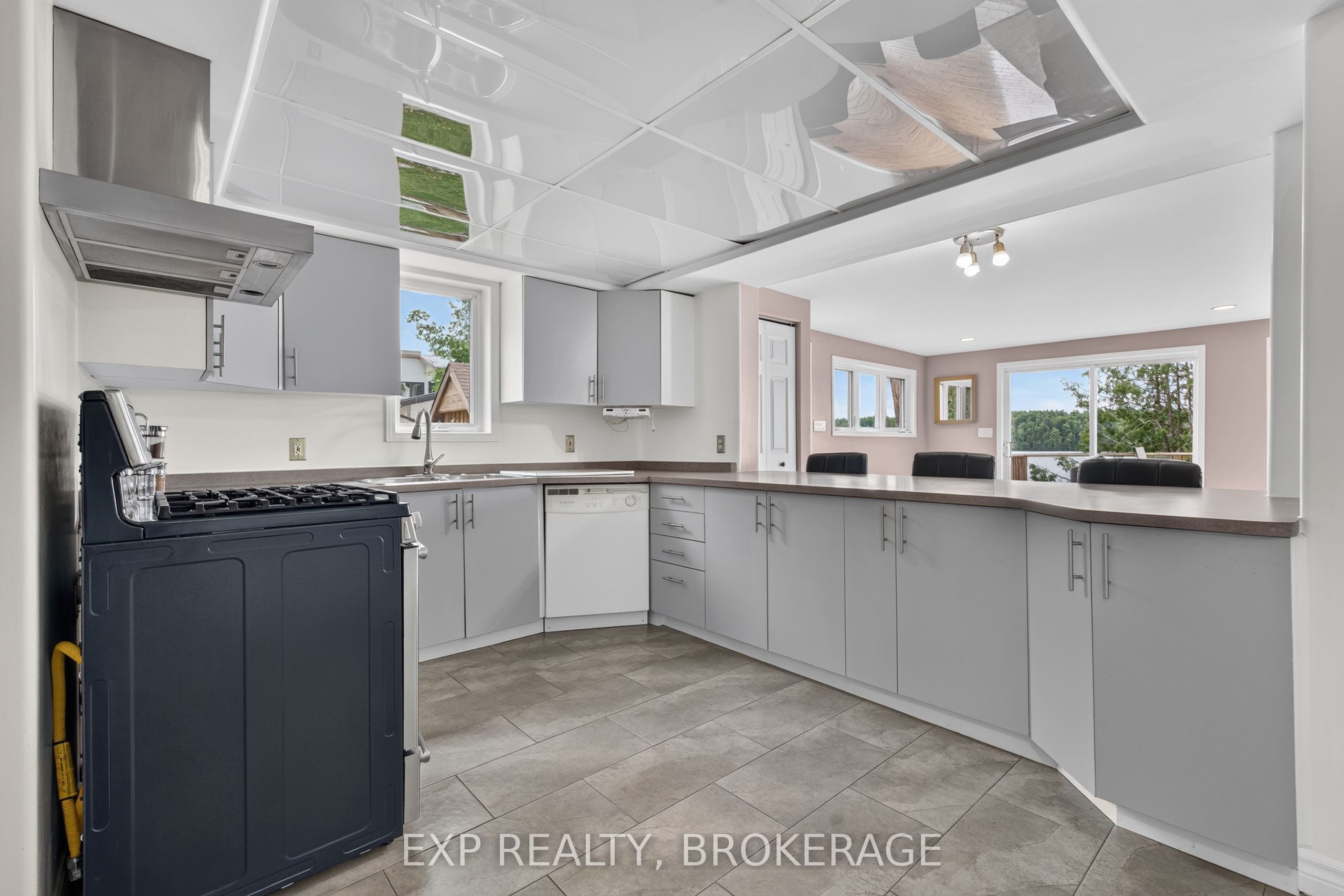 1048 Lark Lane Property Photo 17