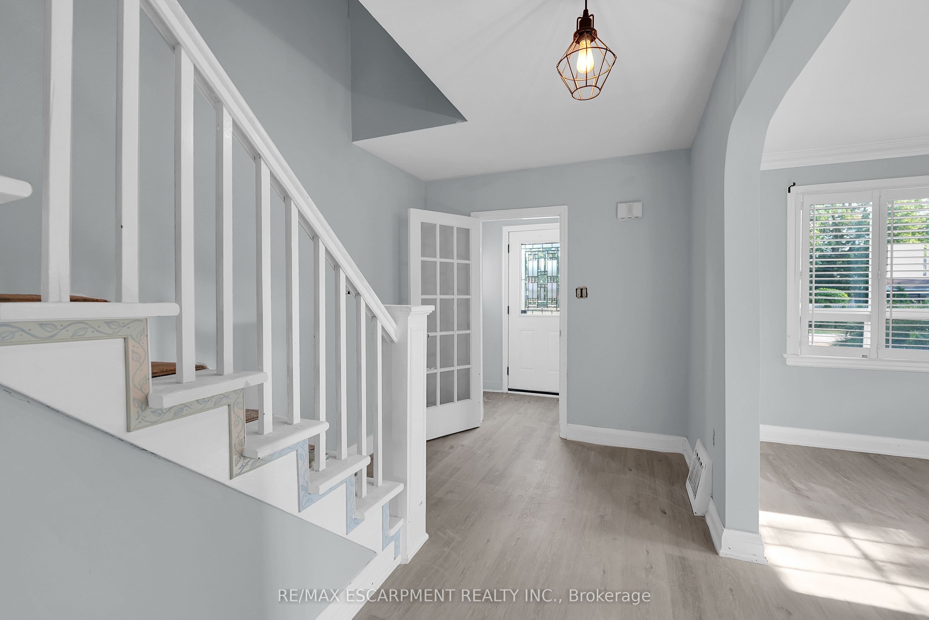 9 Arlington Avenue Property Photo 3