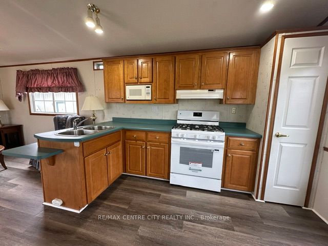 2189 Dundas Street 67 Property Photo 6