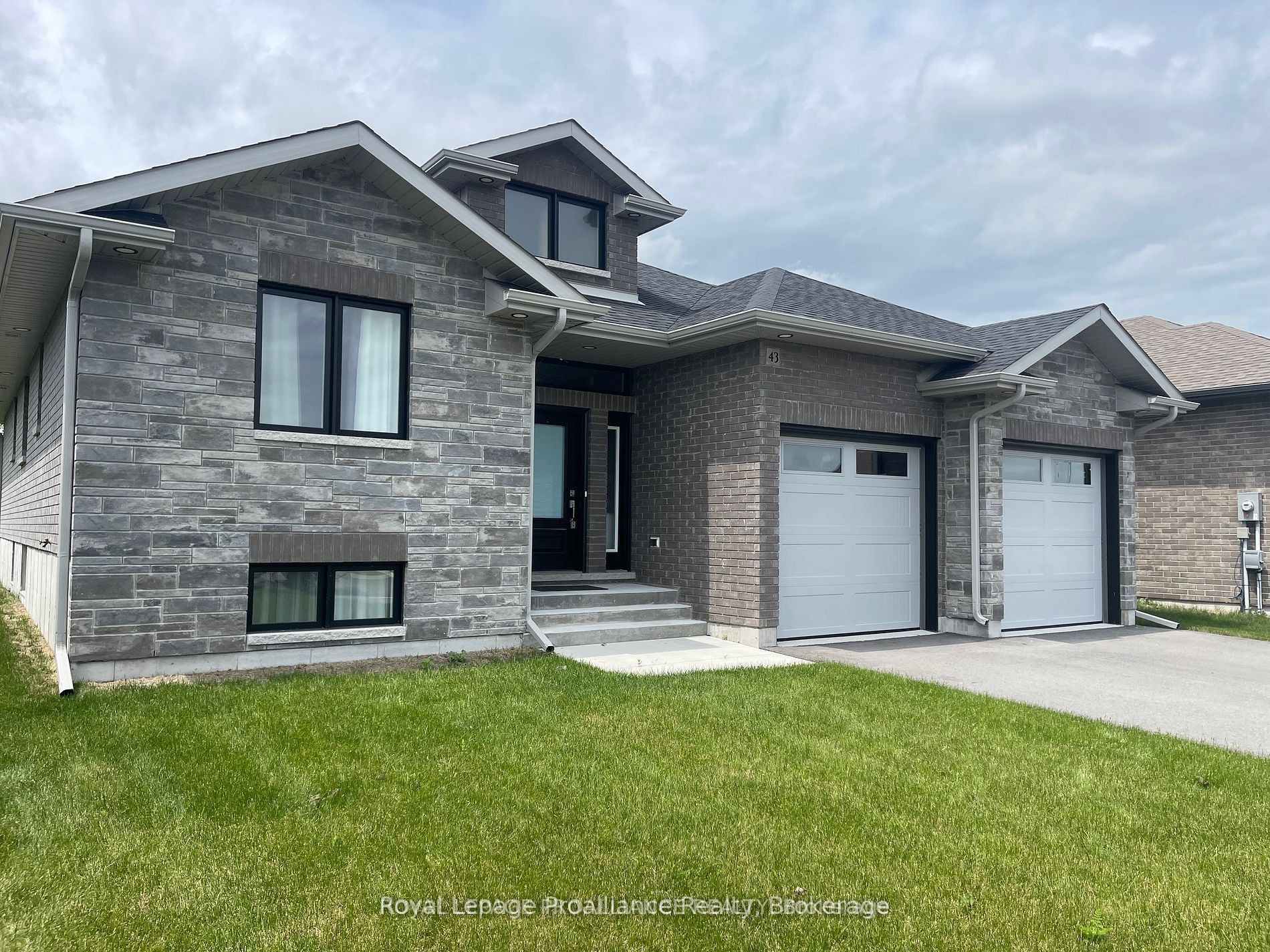 43 Cattail Crescent Property Photo 1