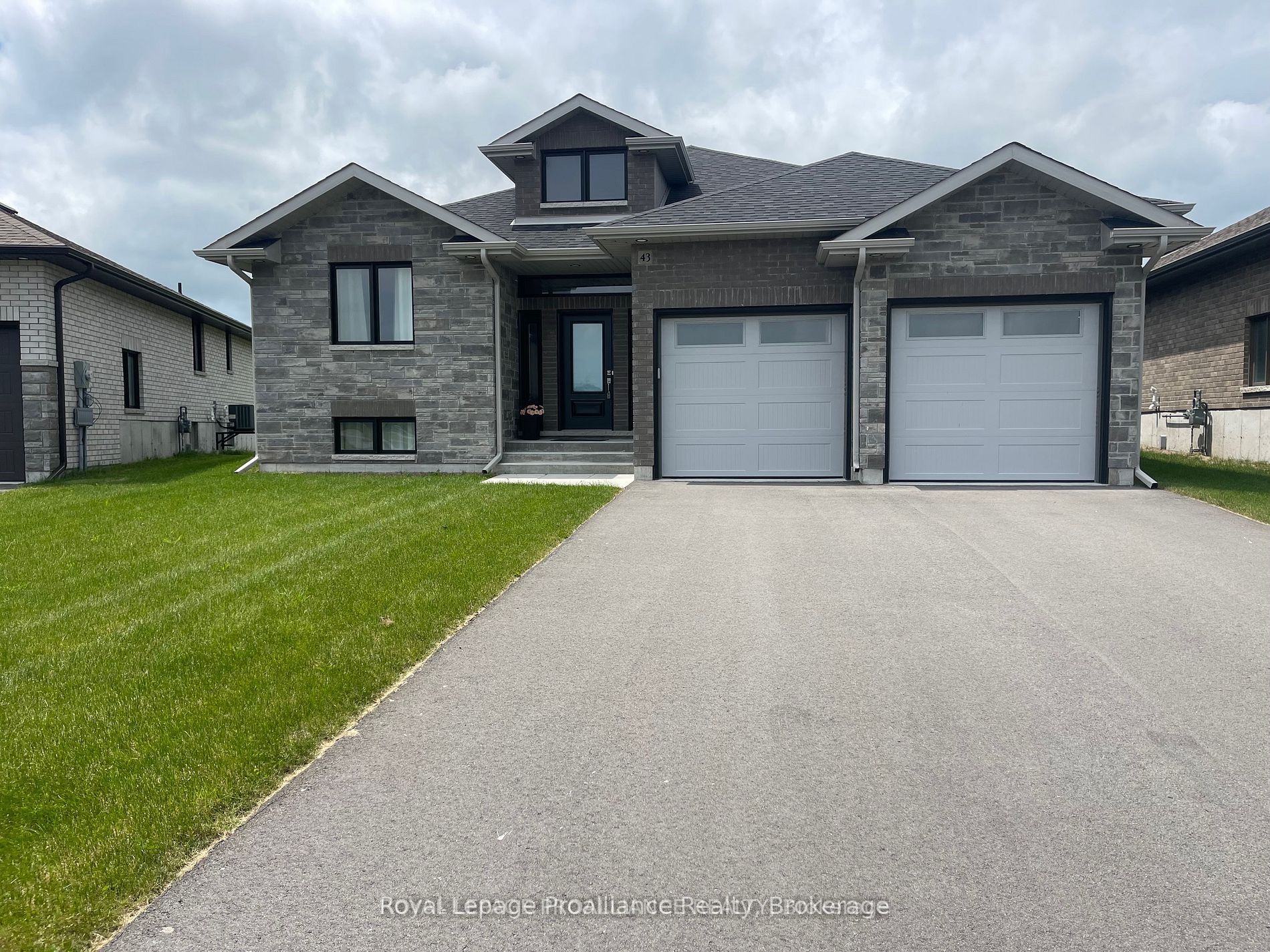 43 Cattail Crescent Property Photo 2
