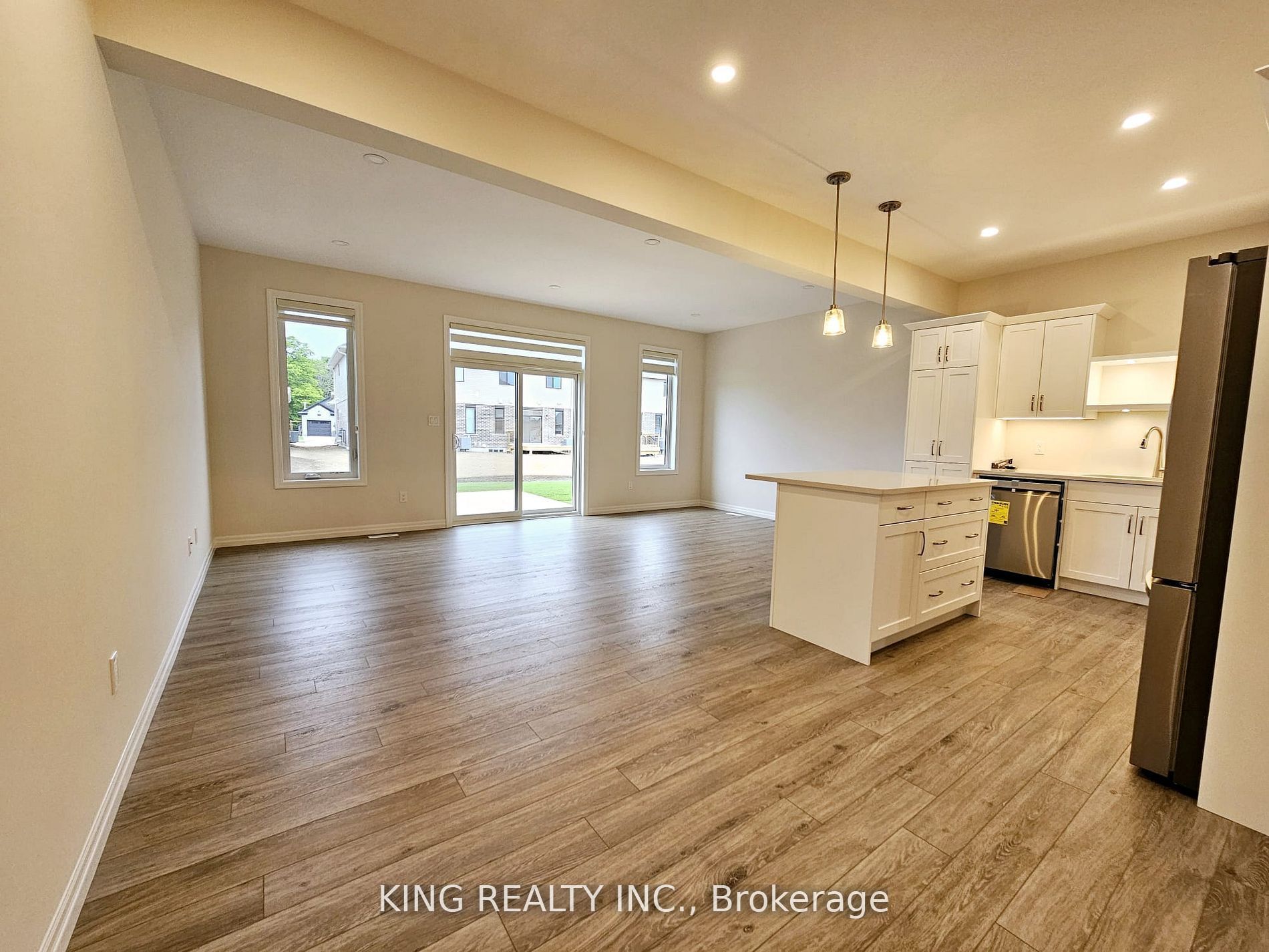 214 Renaissance Drive Property Photo 3