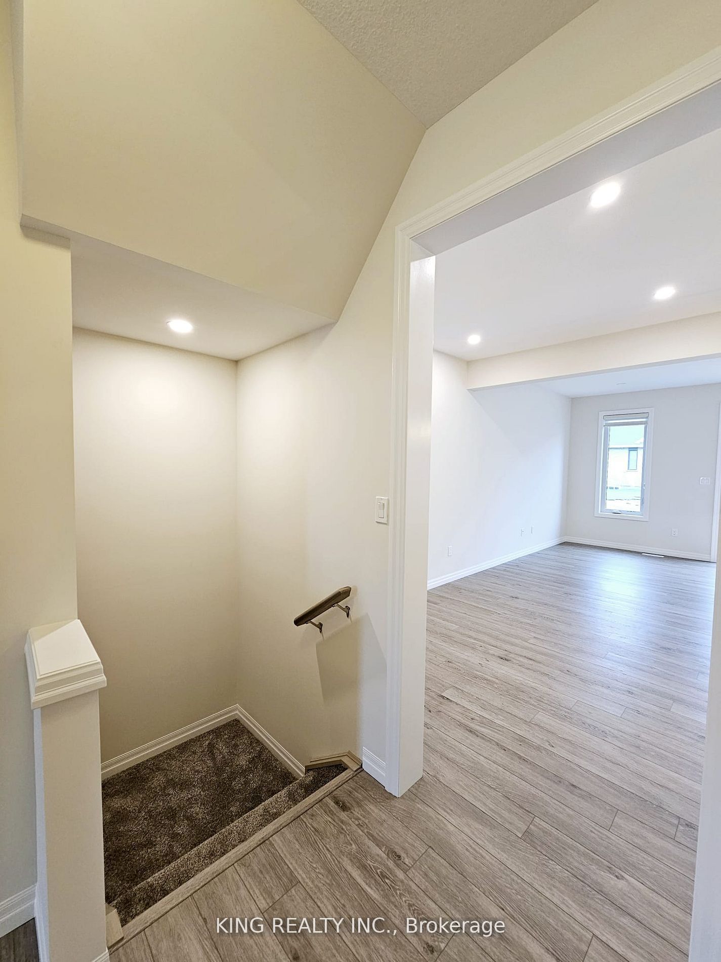 214 Renaissance Drive Property Photo 5