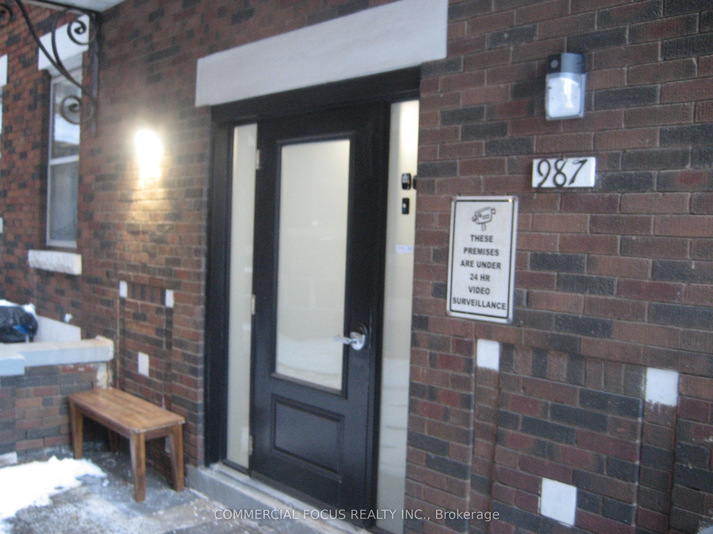 983 Main Street E Property Photo 1