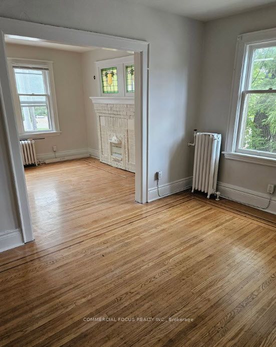 983 Main Street E Property Photo 8