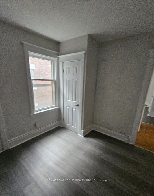 983 Main Street E Property Photo 12
