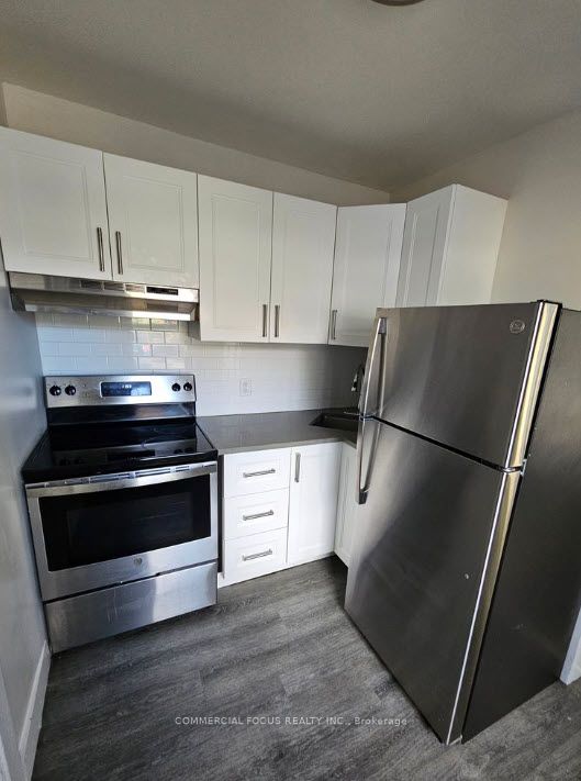 983 Main Street E Property Photo 16