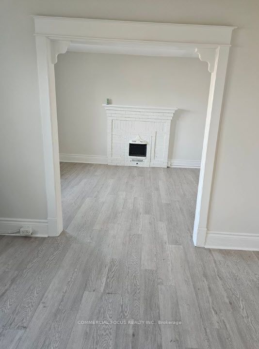 983 Main Street E Property Photo 18