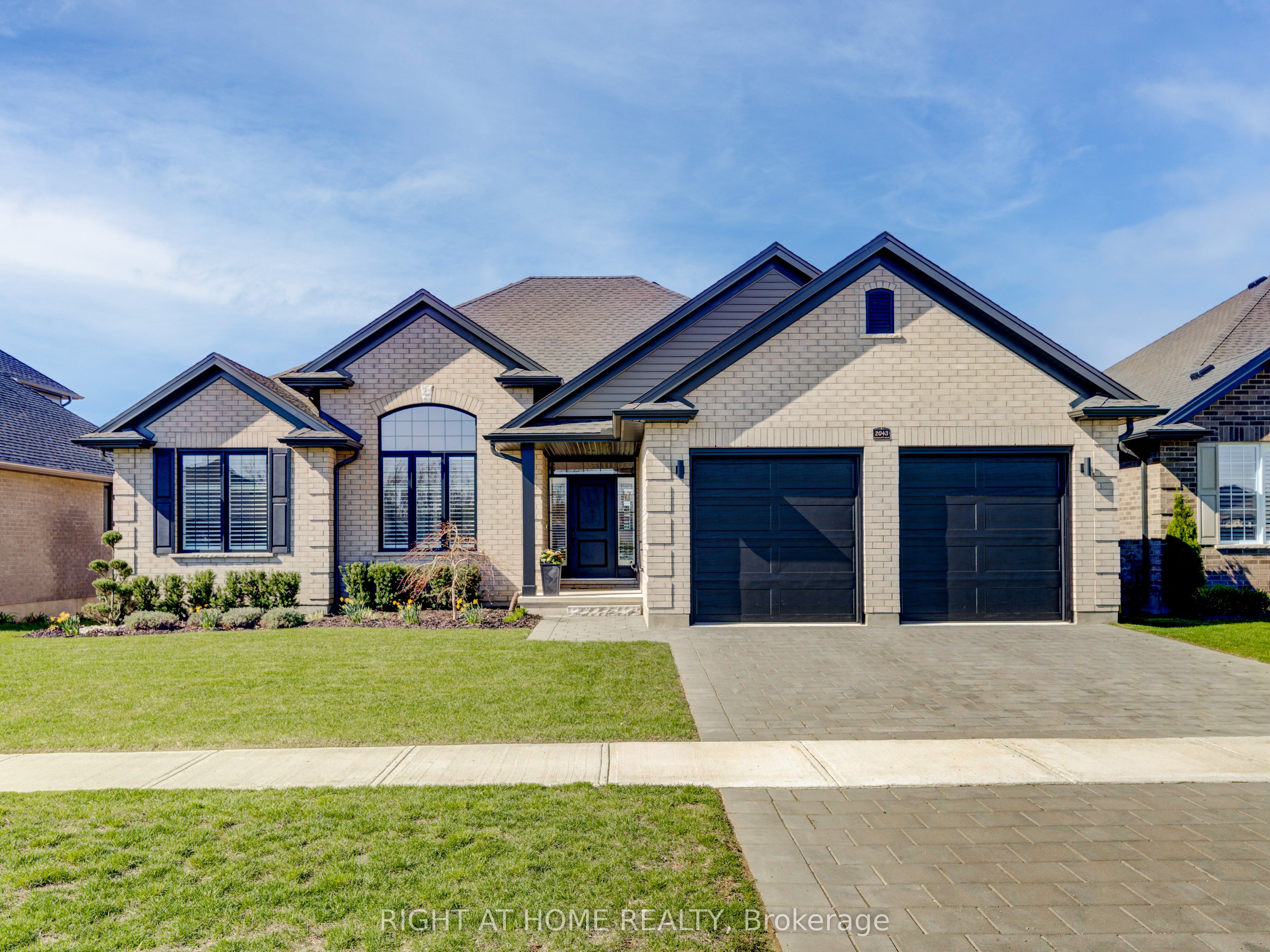 2043 LOCKWOOD Crescent Property Photo 1